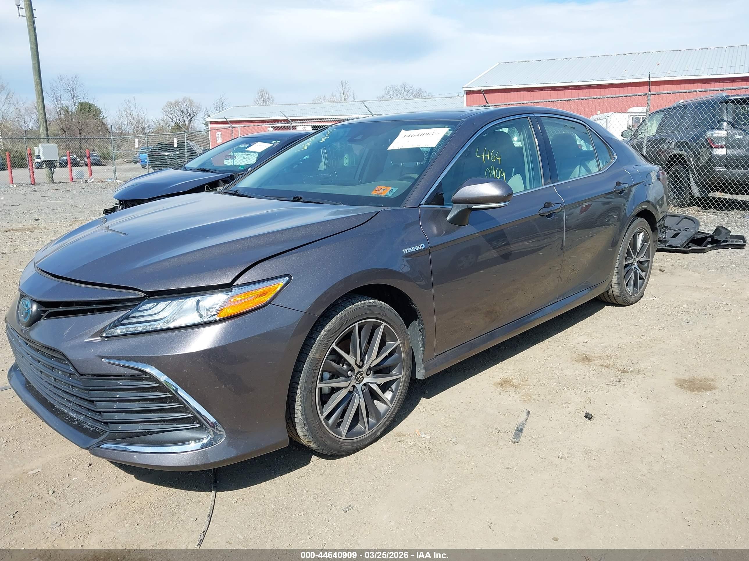 TOYOTA CAMRY image 2