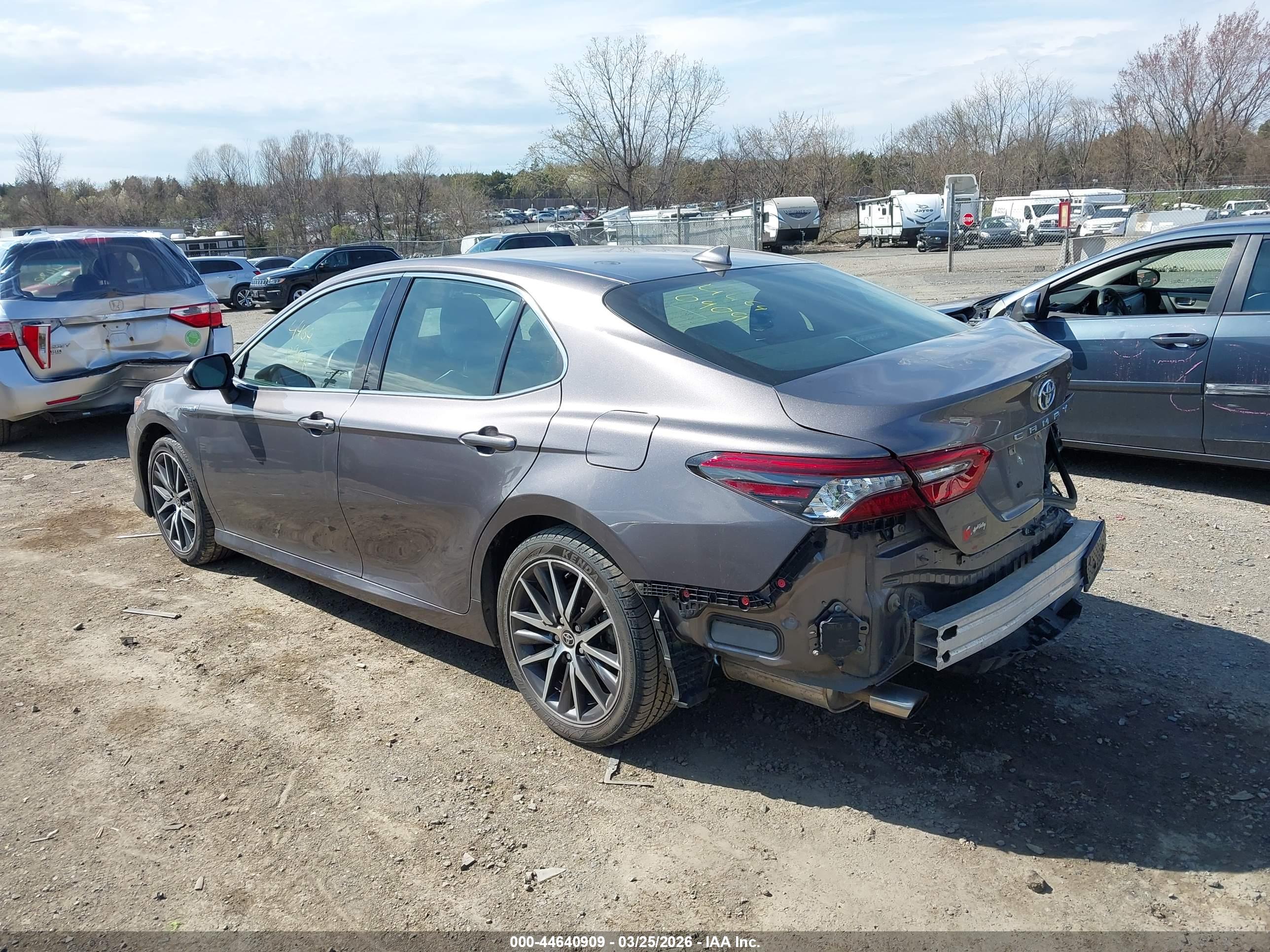 TOYOTA CAMRY image 3