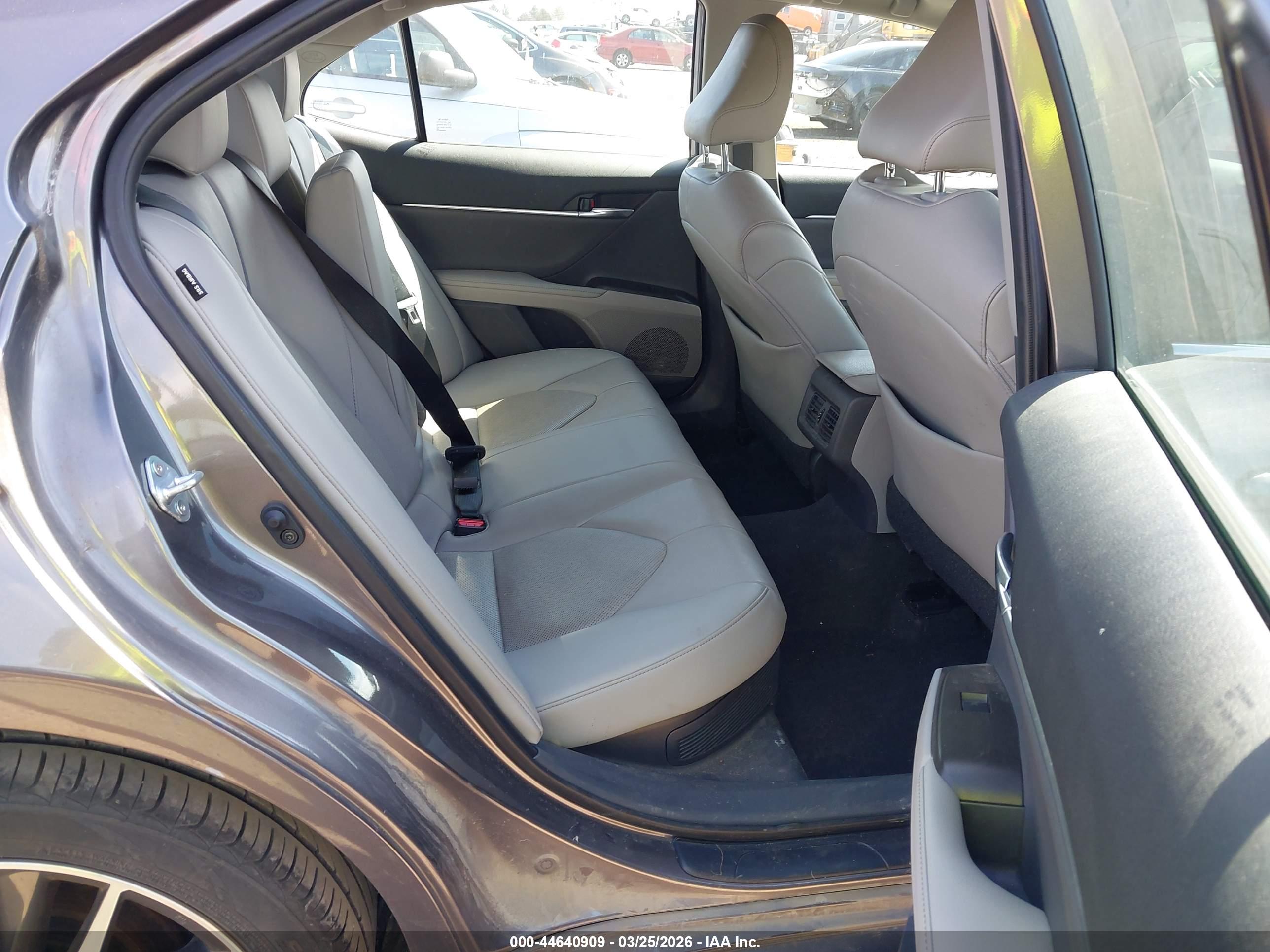 TOYOTA CAMRY image 8
