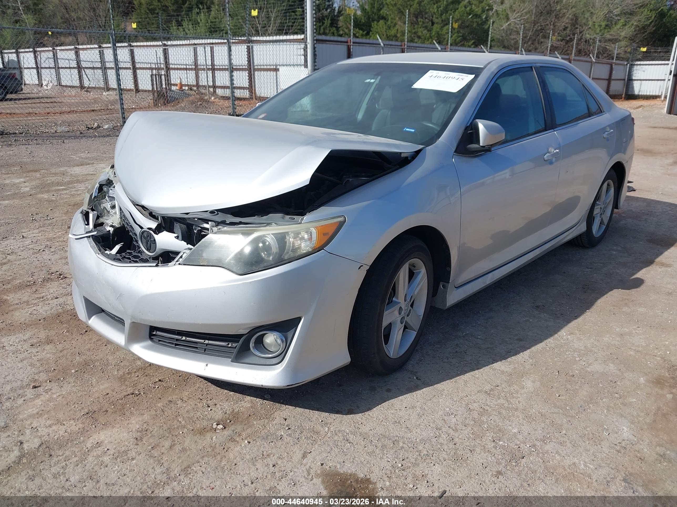 TOYOTA CAMRY image 2