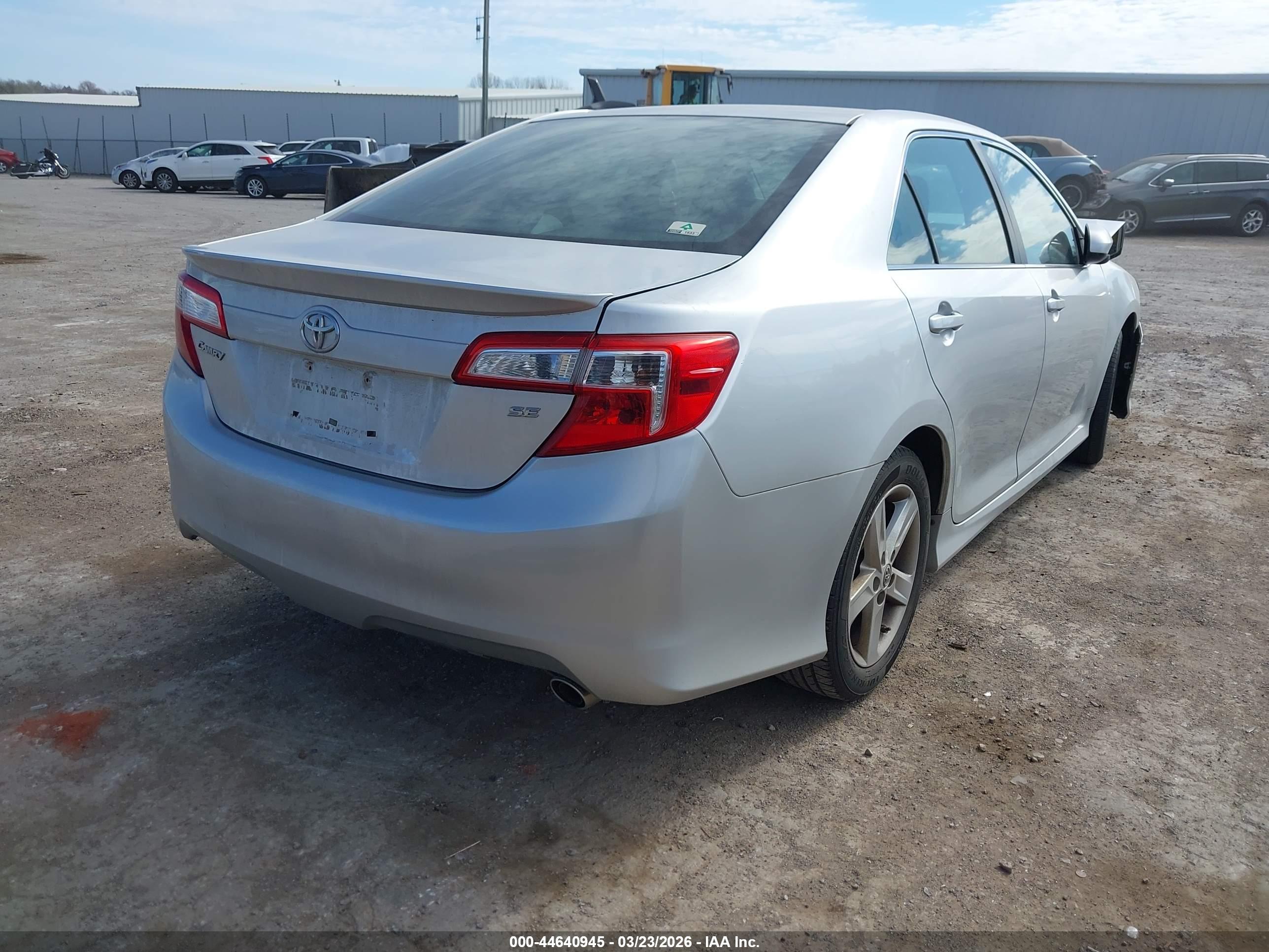 TOYOTA CAMRY image 4