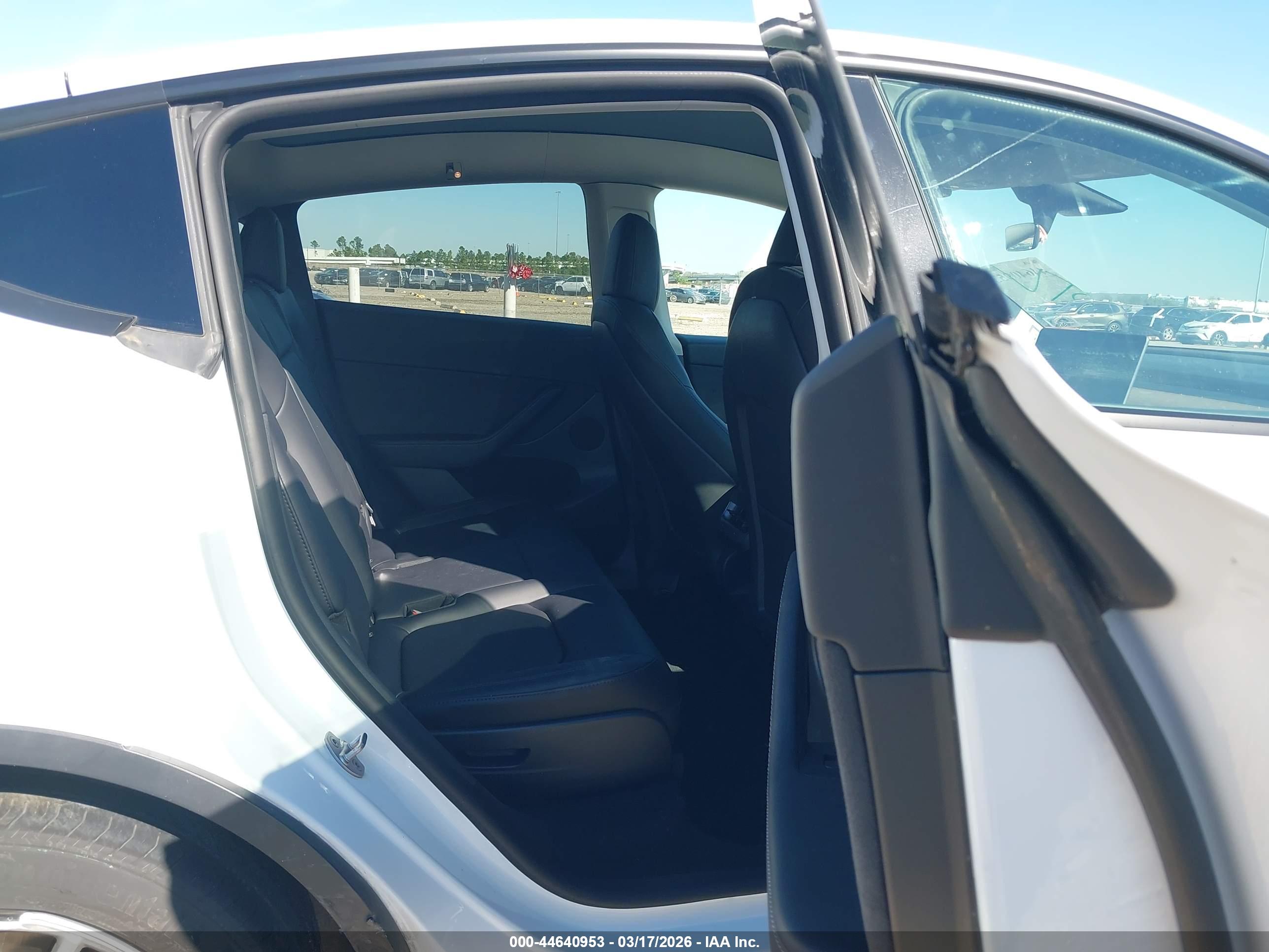 TESLA MODEL image 8