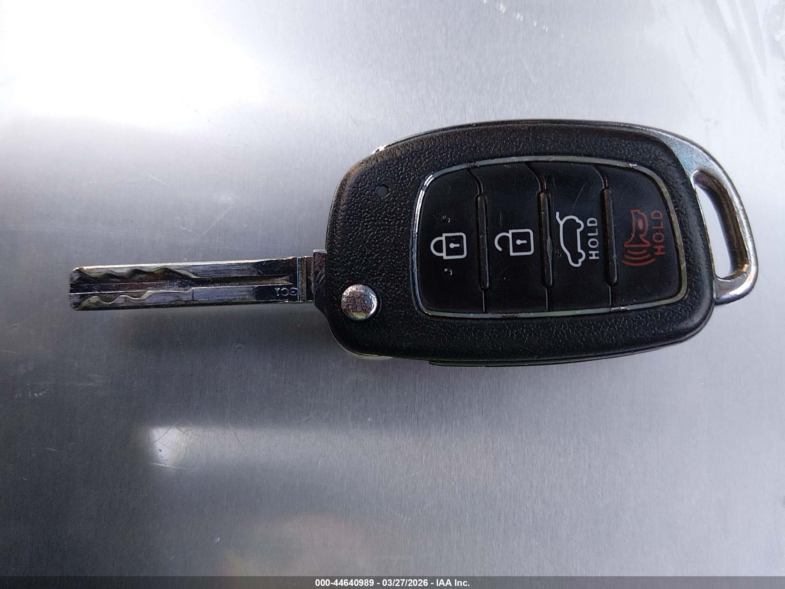 HYUNDAI TUCSON image 11