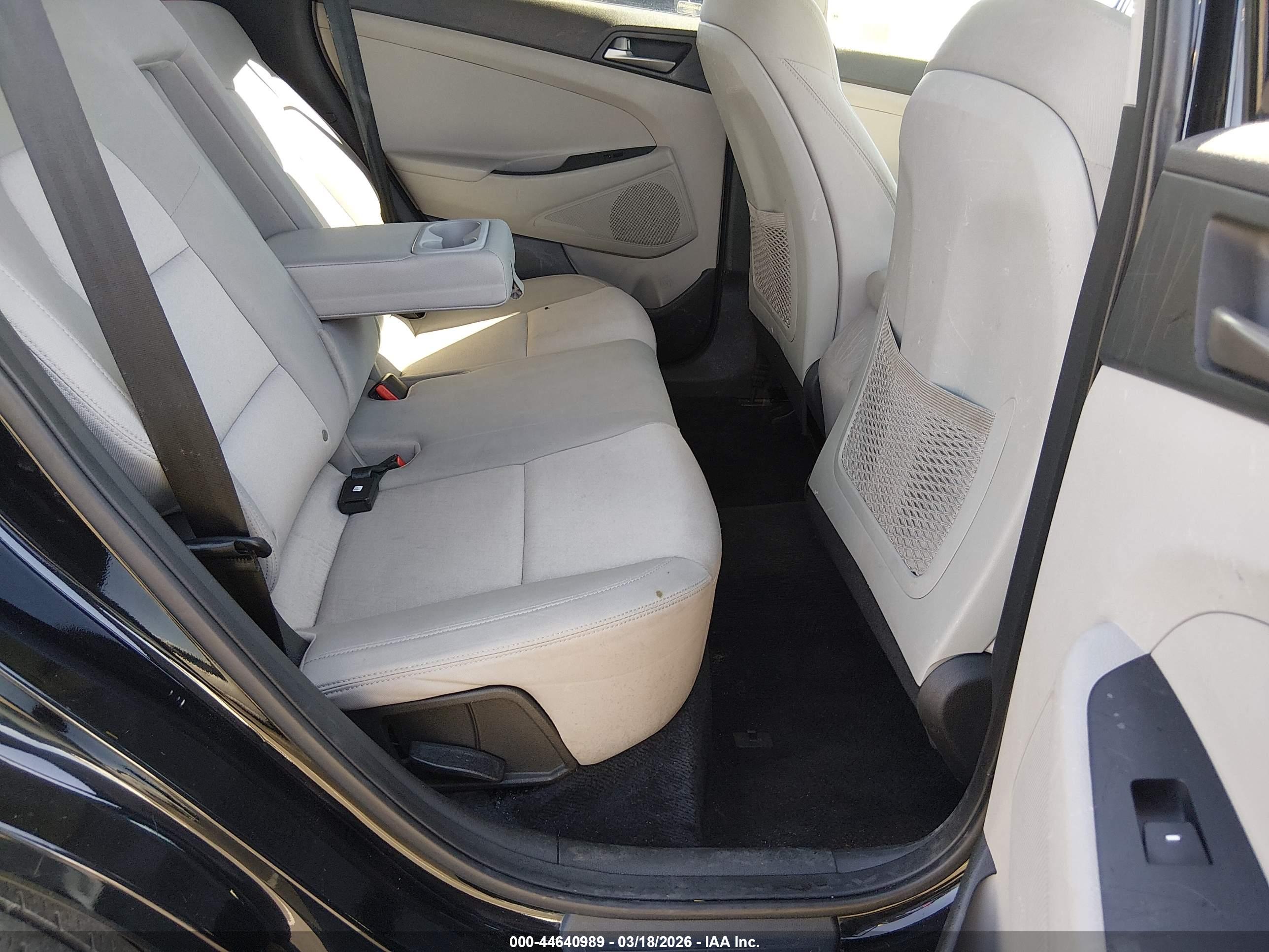 HYUNDAI TUCSON image 8