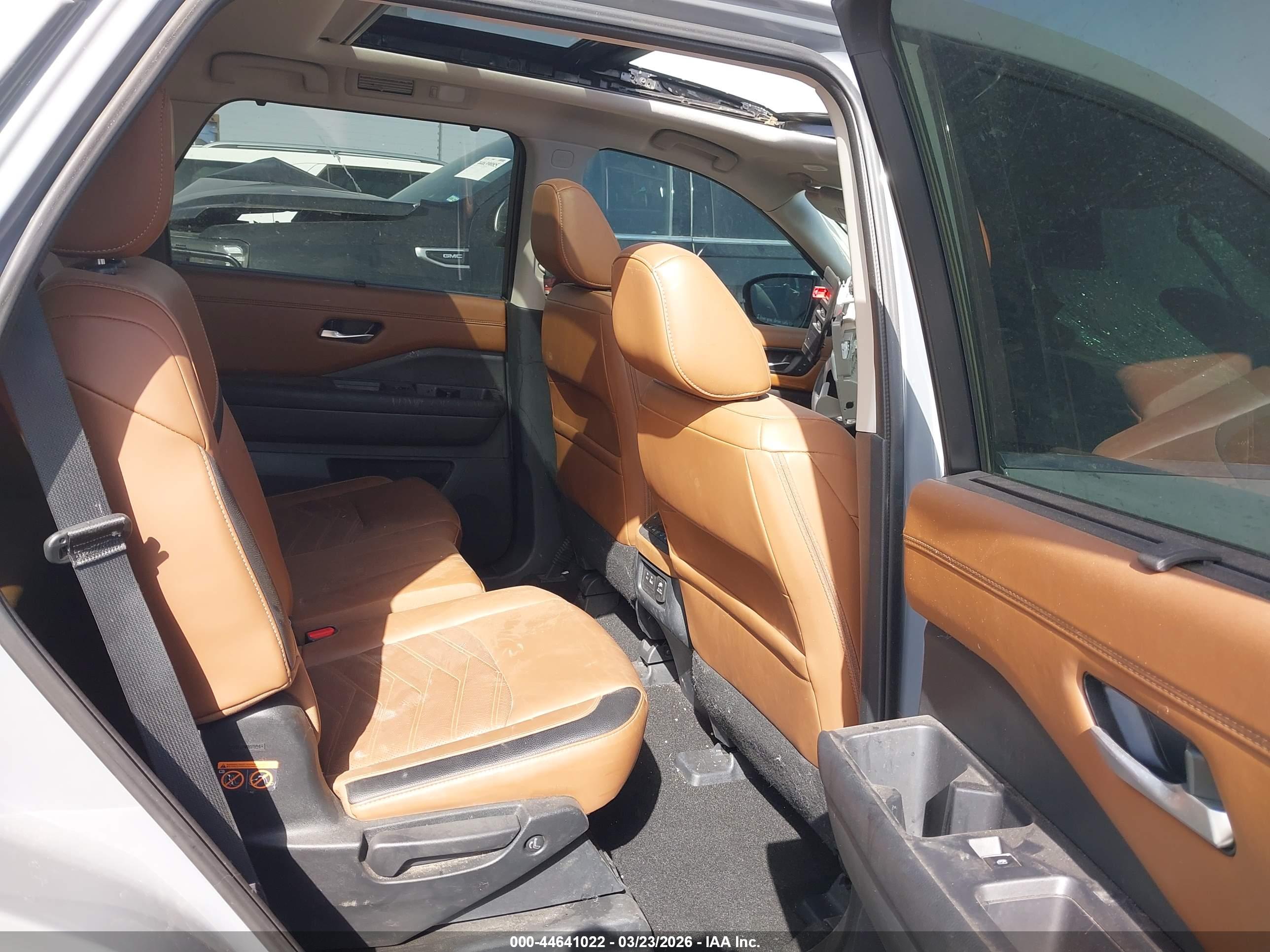 NISSAN PATHFINDER image 8