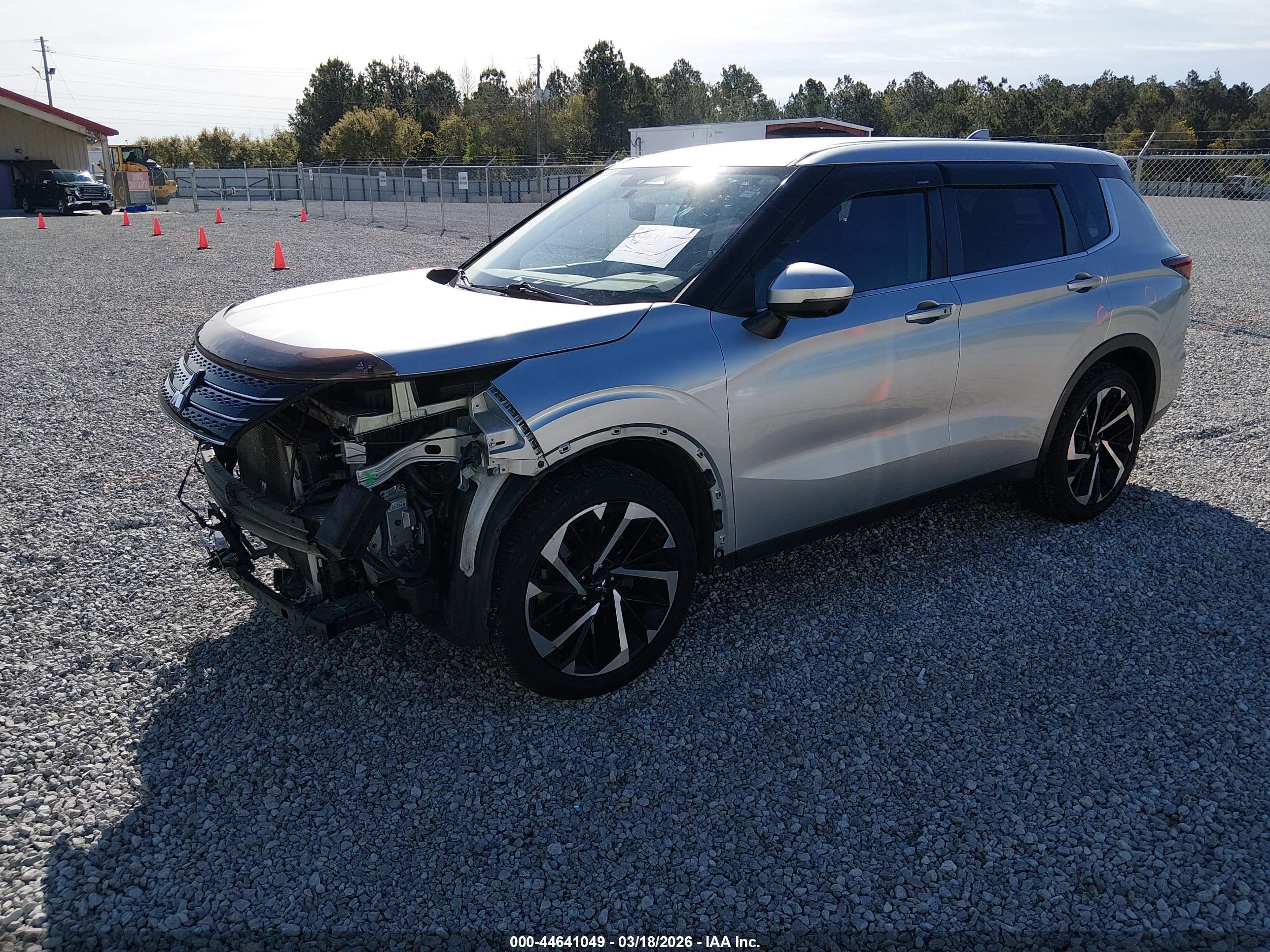 MITSUBISHI OUTLANDER image 2