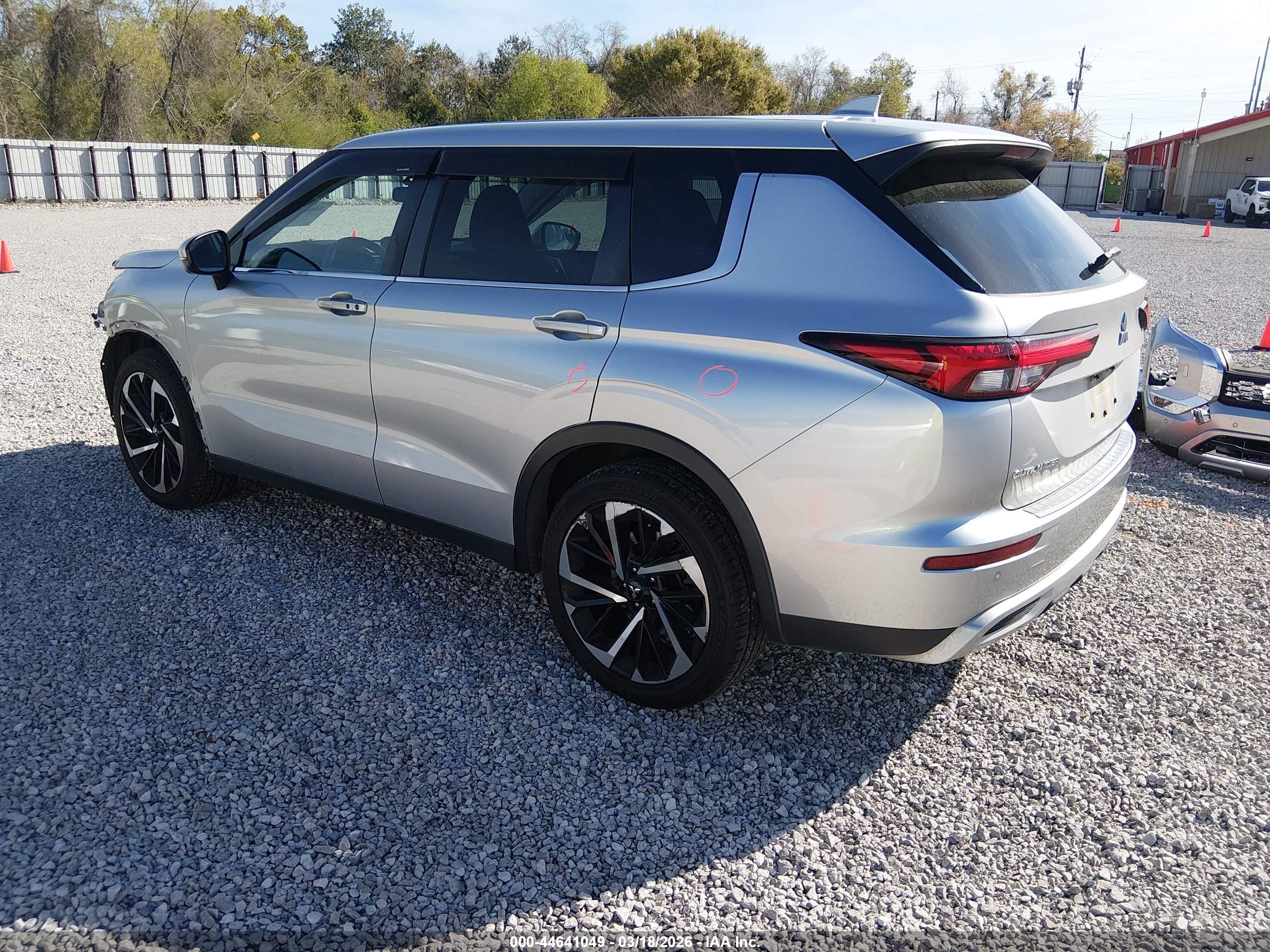 MITSUBISHI OUTLANDER image 3