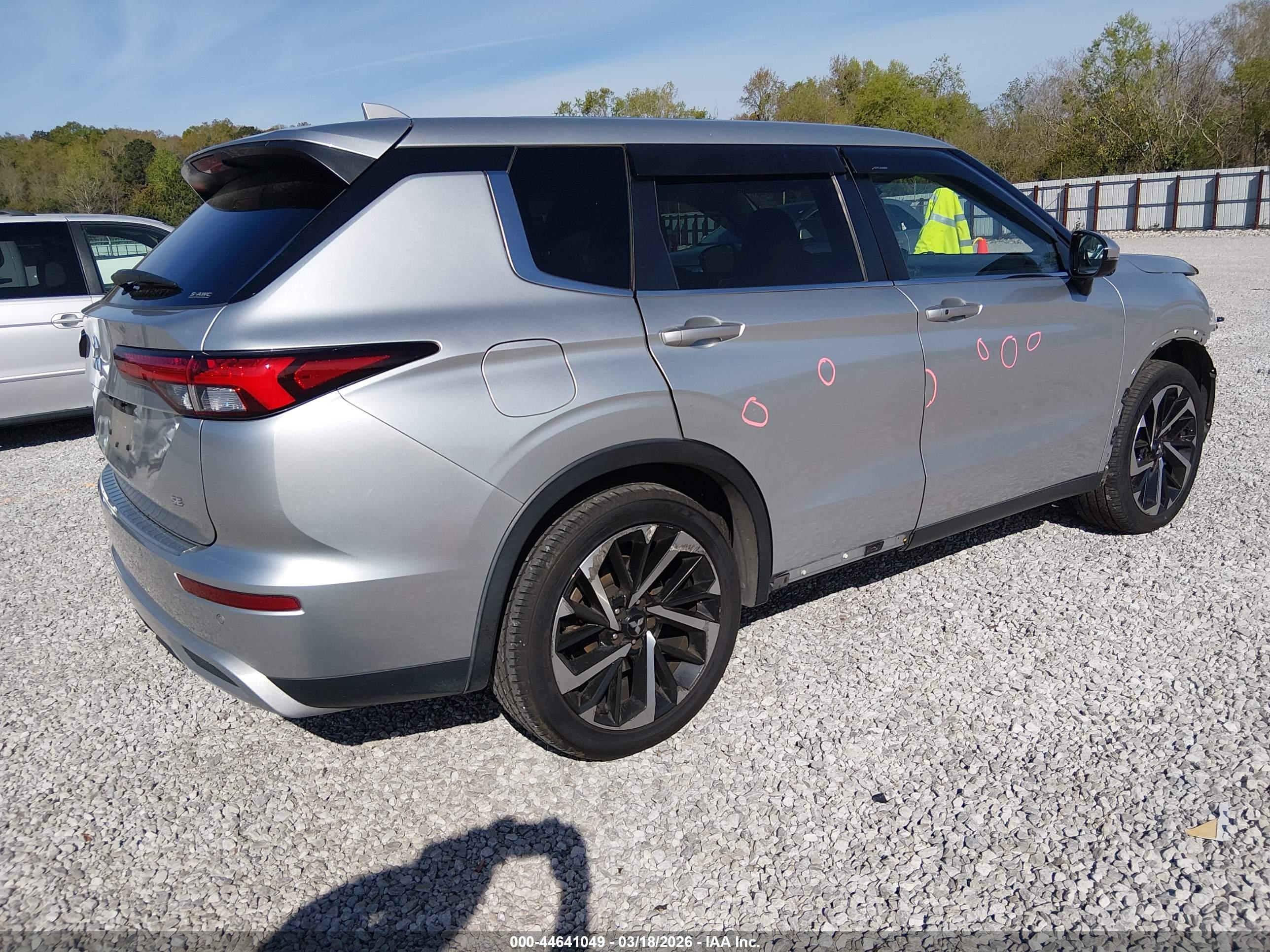 MITSUBISHI OUTLANDER image 4