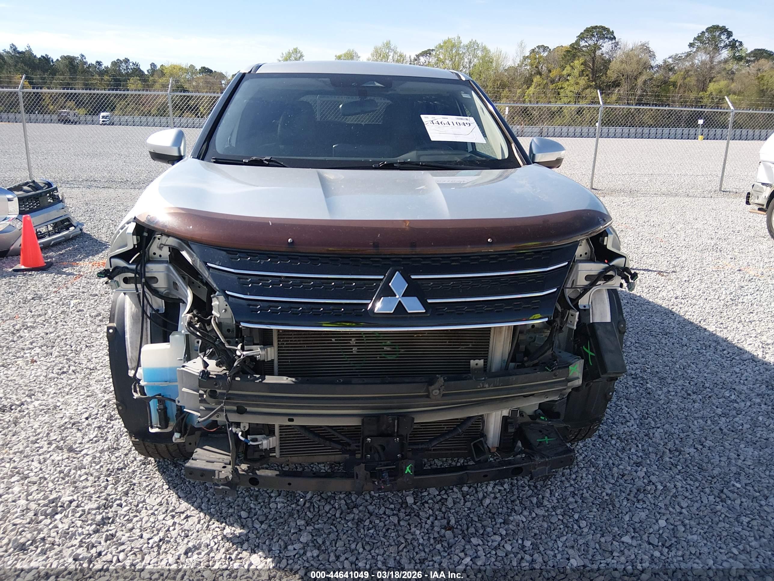 MITSUBISHI OUTLANDER image 6