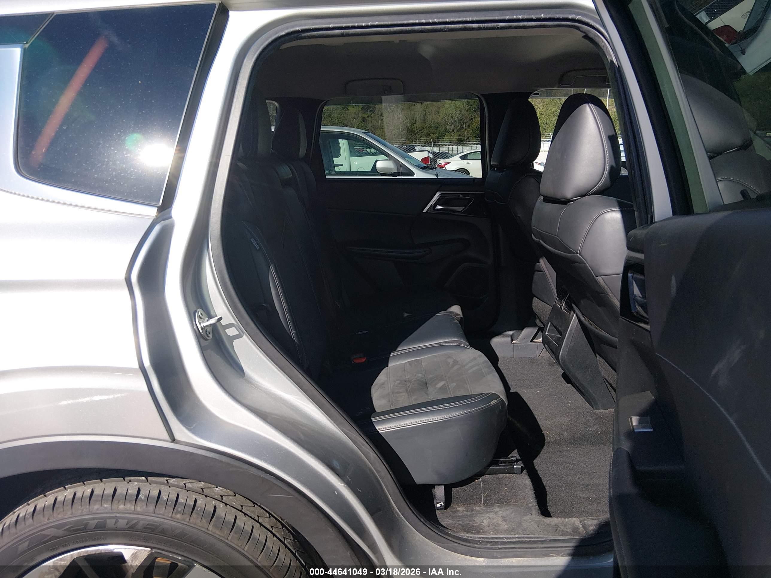 MITSUBISHI OUTLANDER image 8