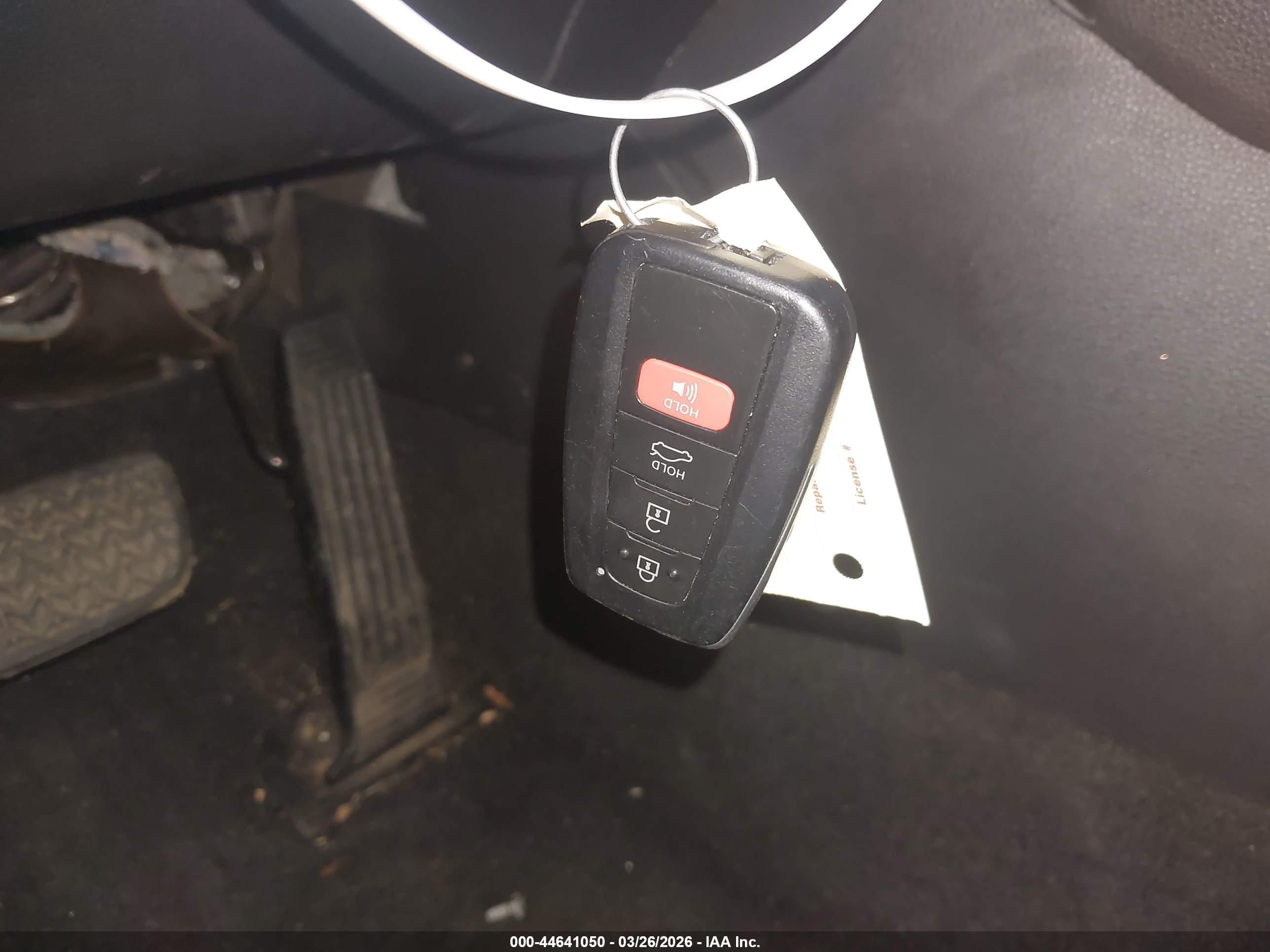 TOYOTA RAV4 image 11