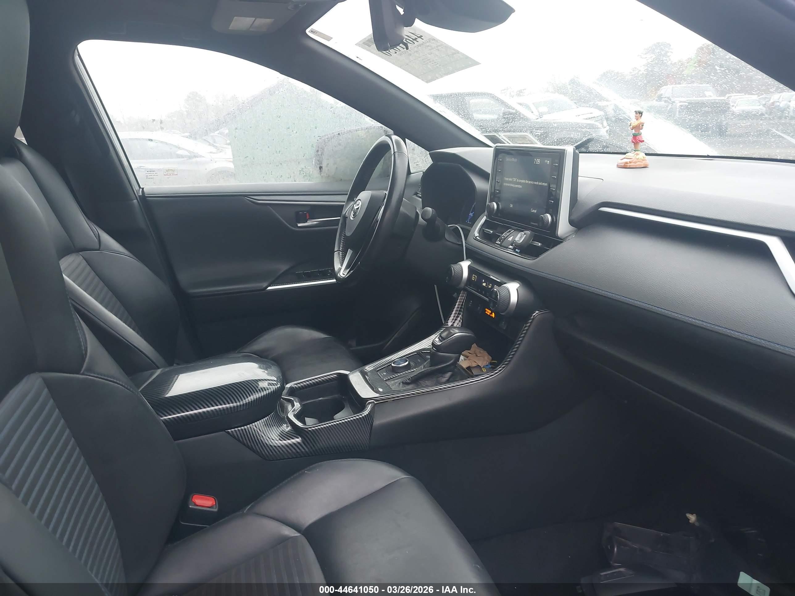 TOYOTA RAV4 image 5