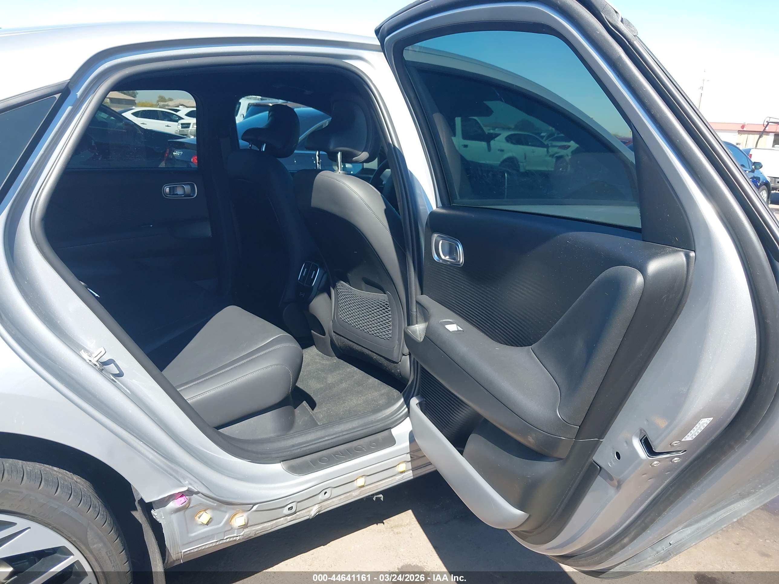 HYUNDAI IONIQ image 8