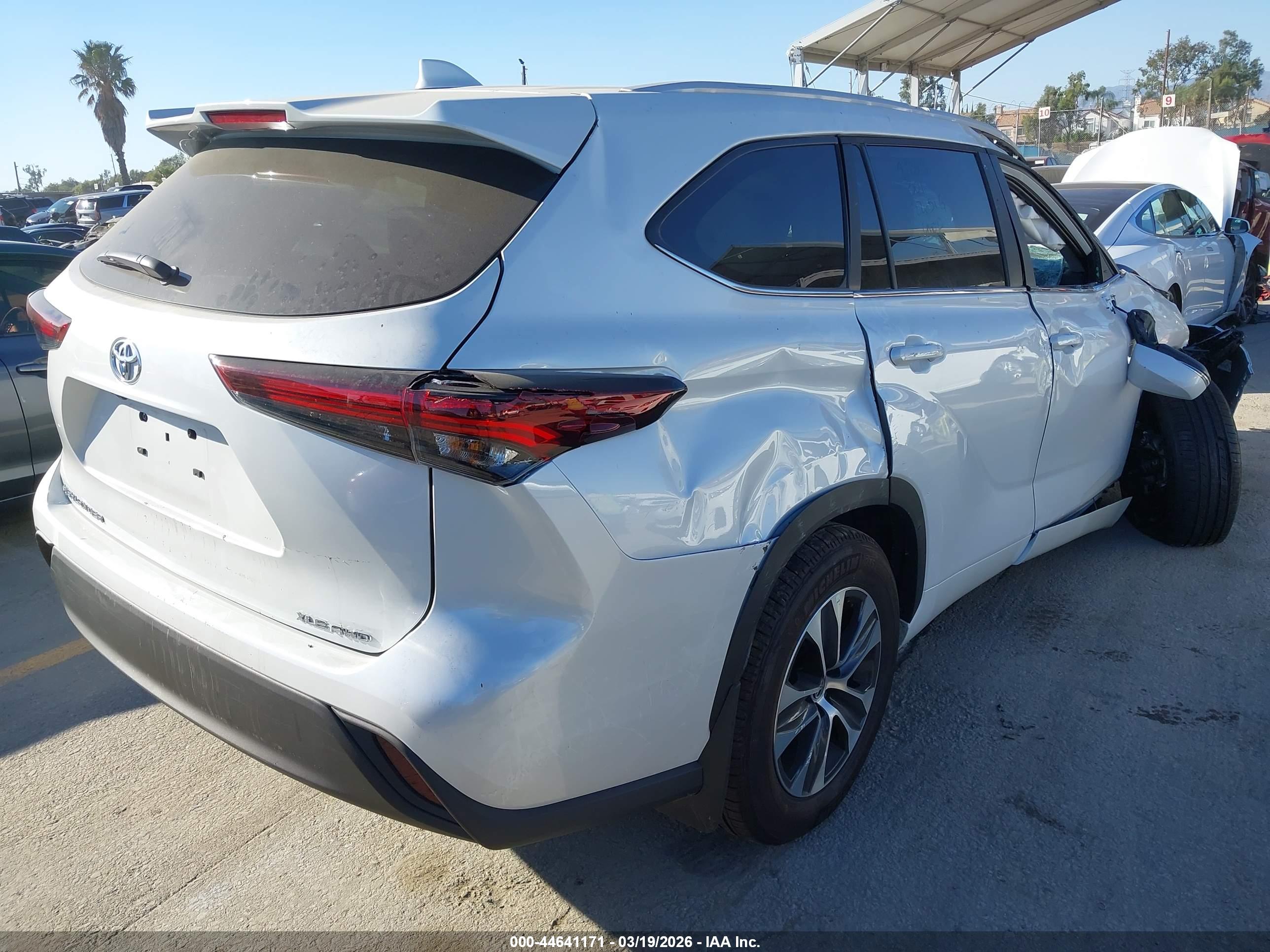 TOYOTA HIGHLANDER image 4