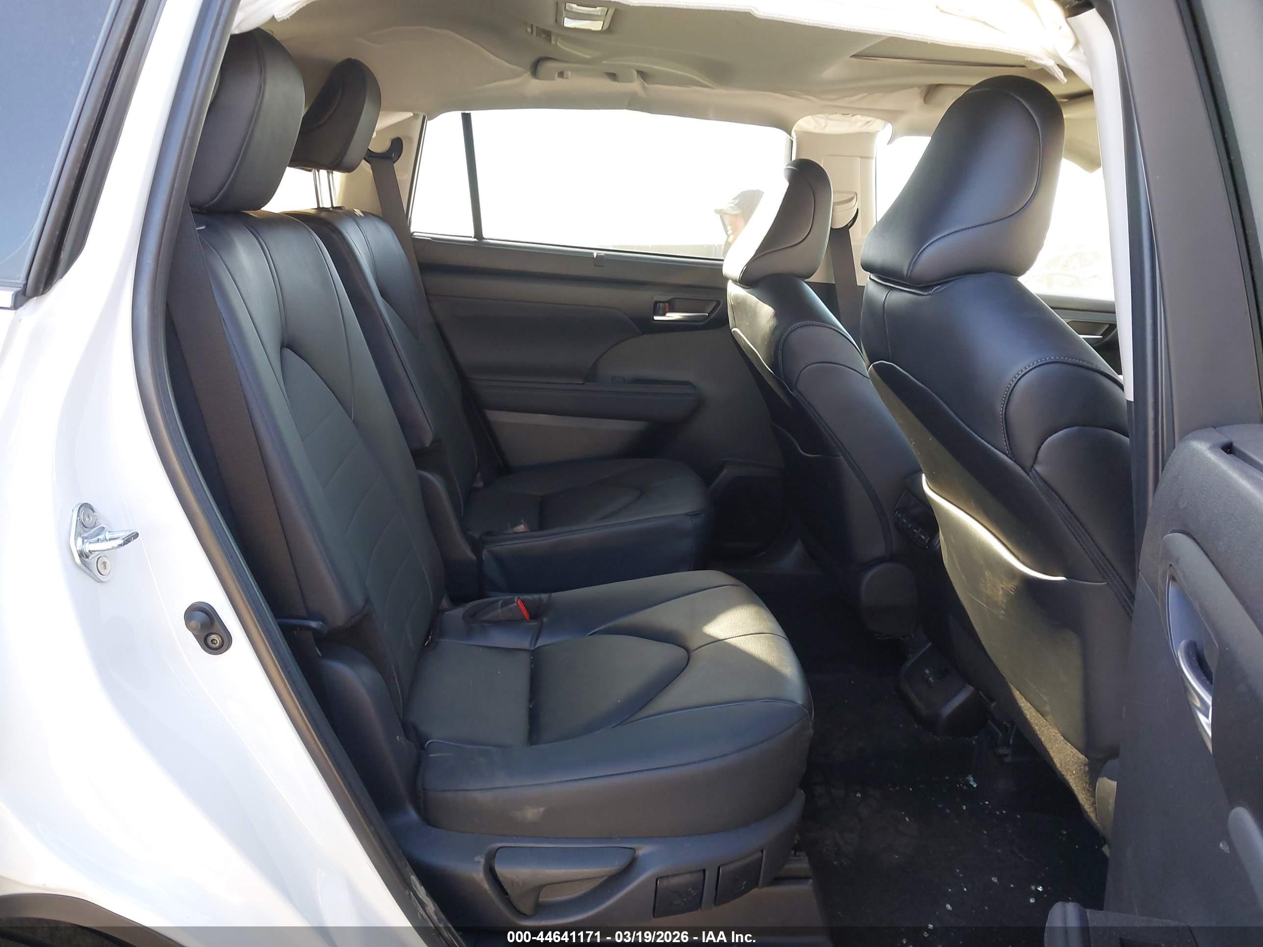 TOYOTA HIGHLANDER image 8