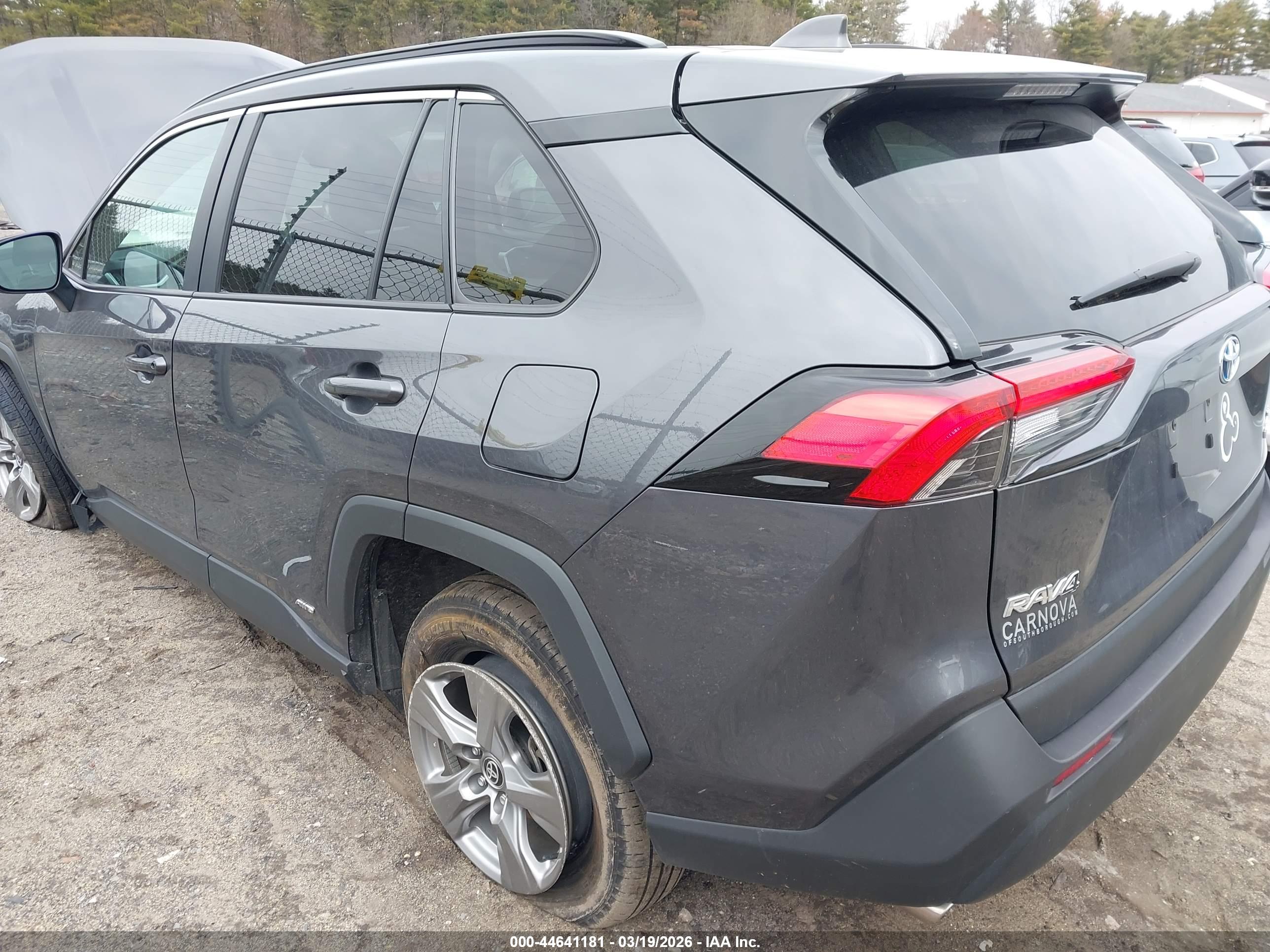 TOYOTA RAV4 image 3