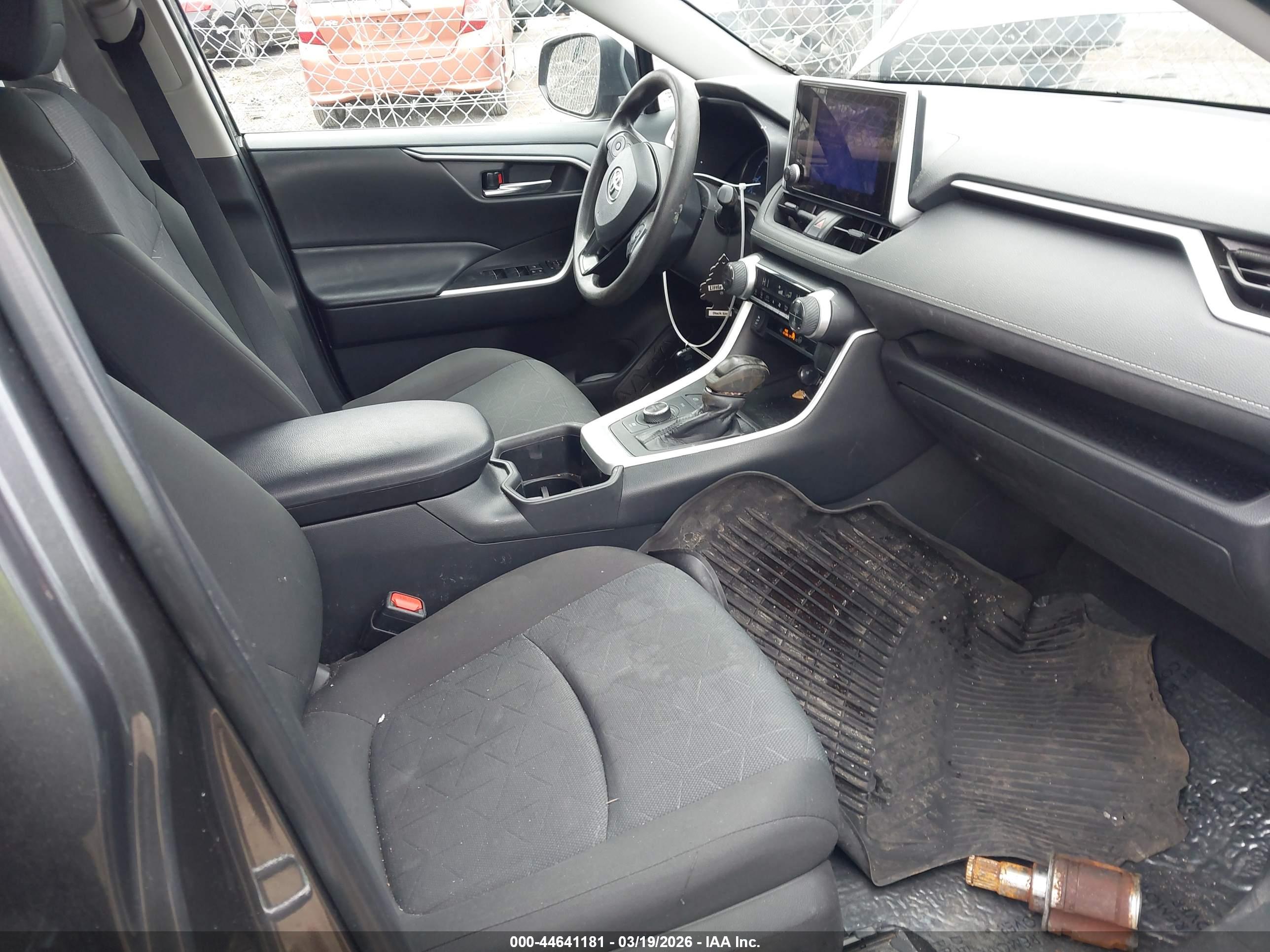 TOYOTA RAV4 image 5