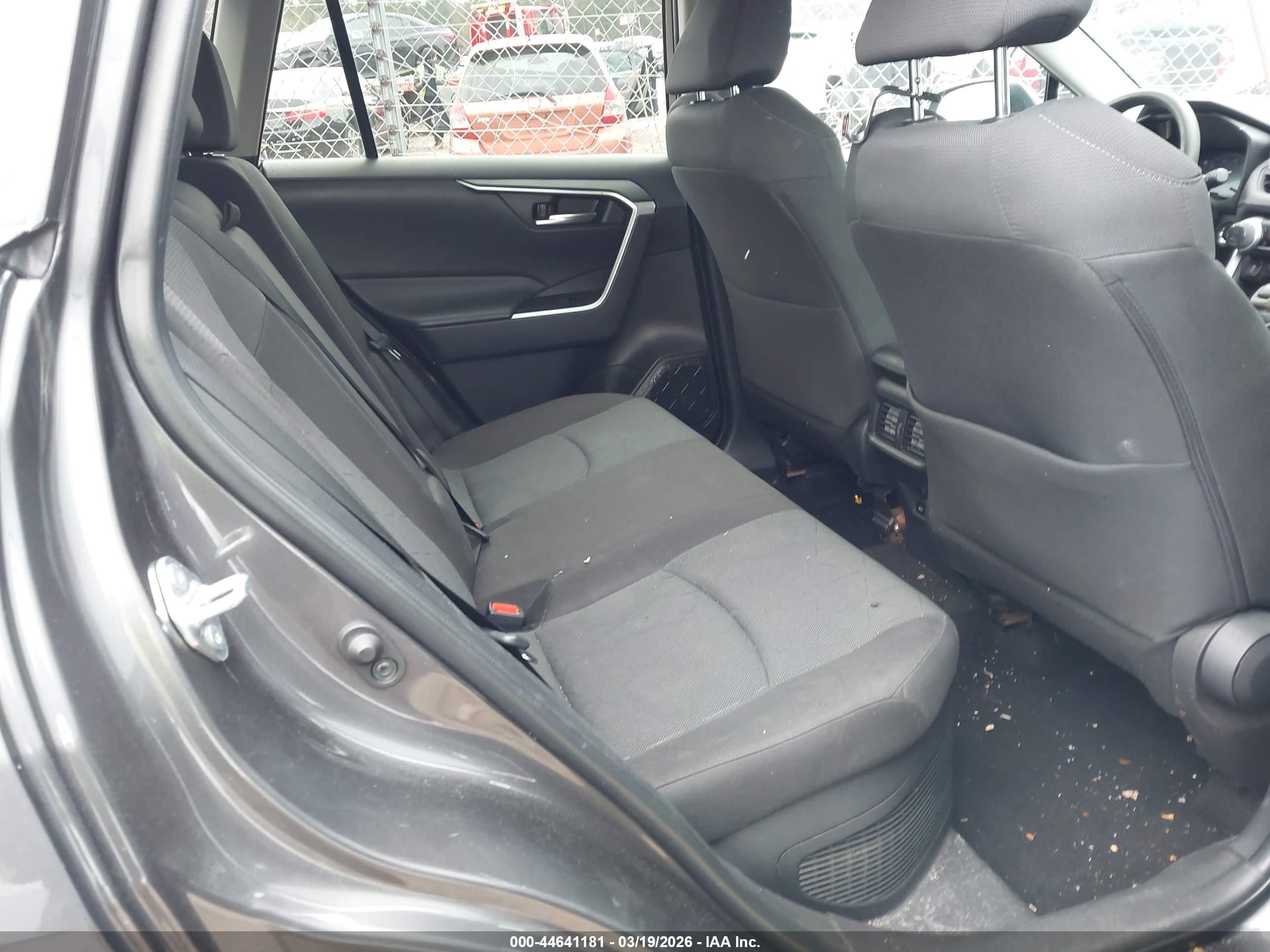 TOYOTA RAV4 image 8