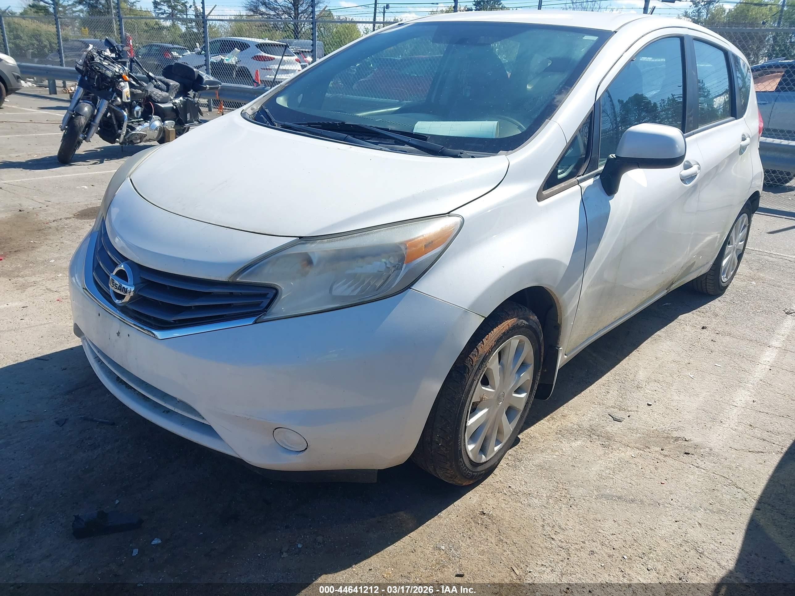 NISSAN VERSA image 2