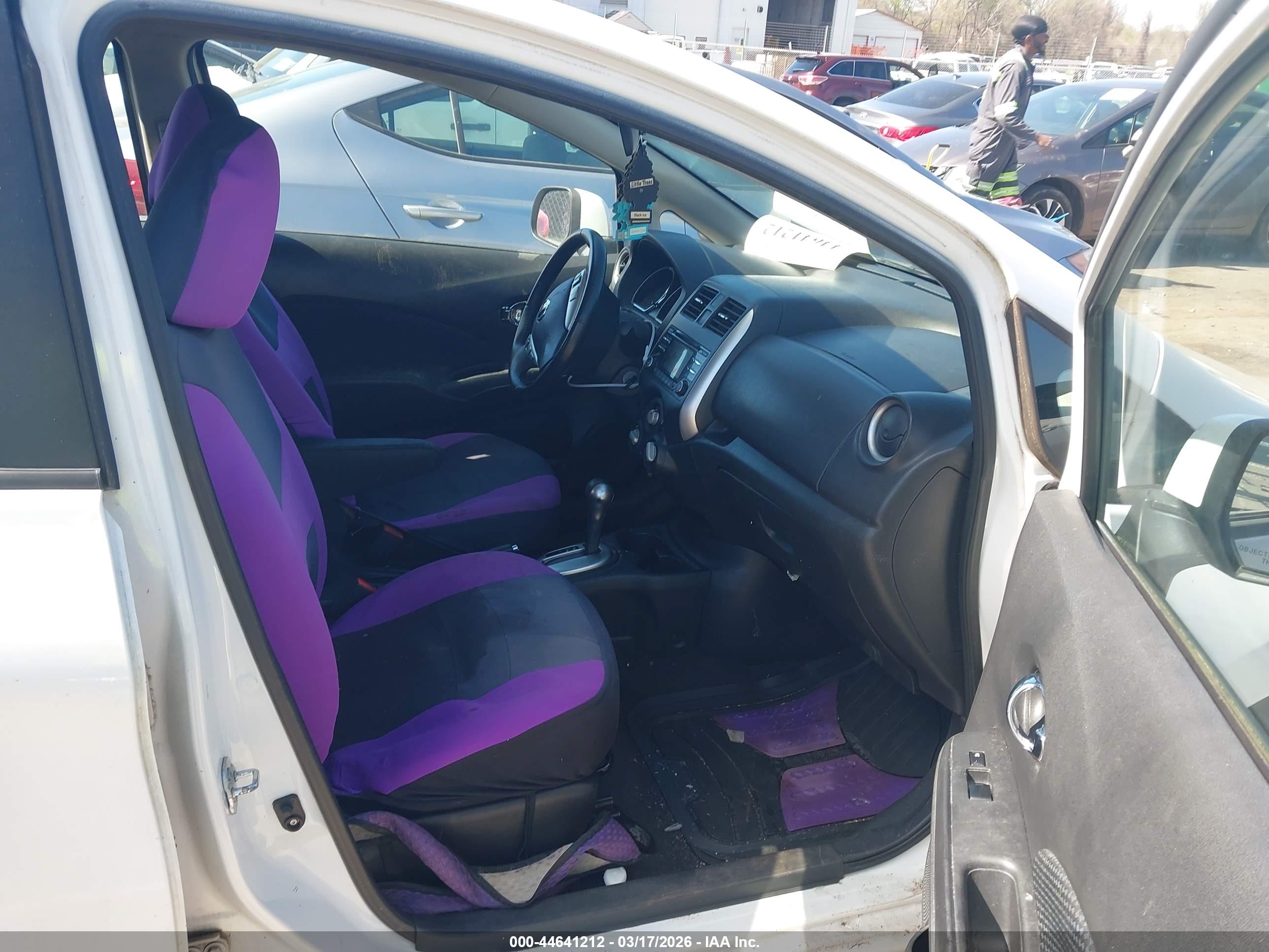 NISSAN VERSA image 5