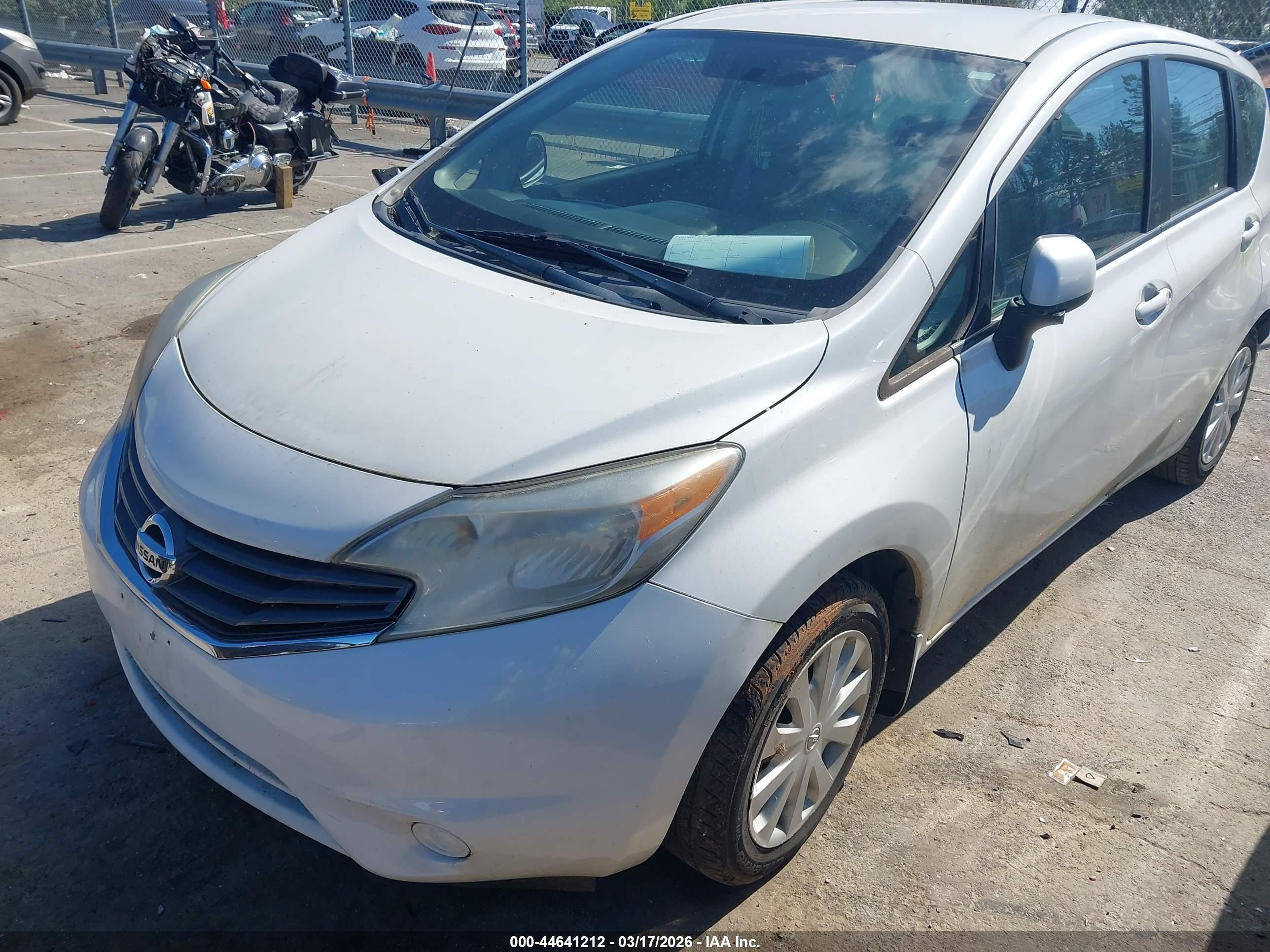 NISSAN VERSA image 6