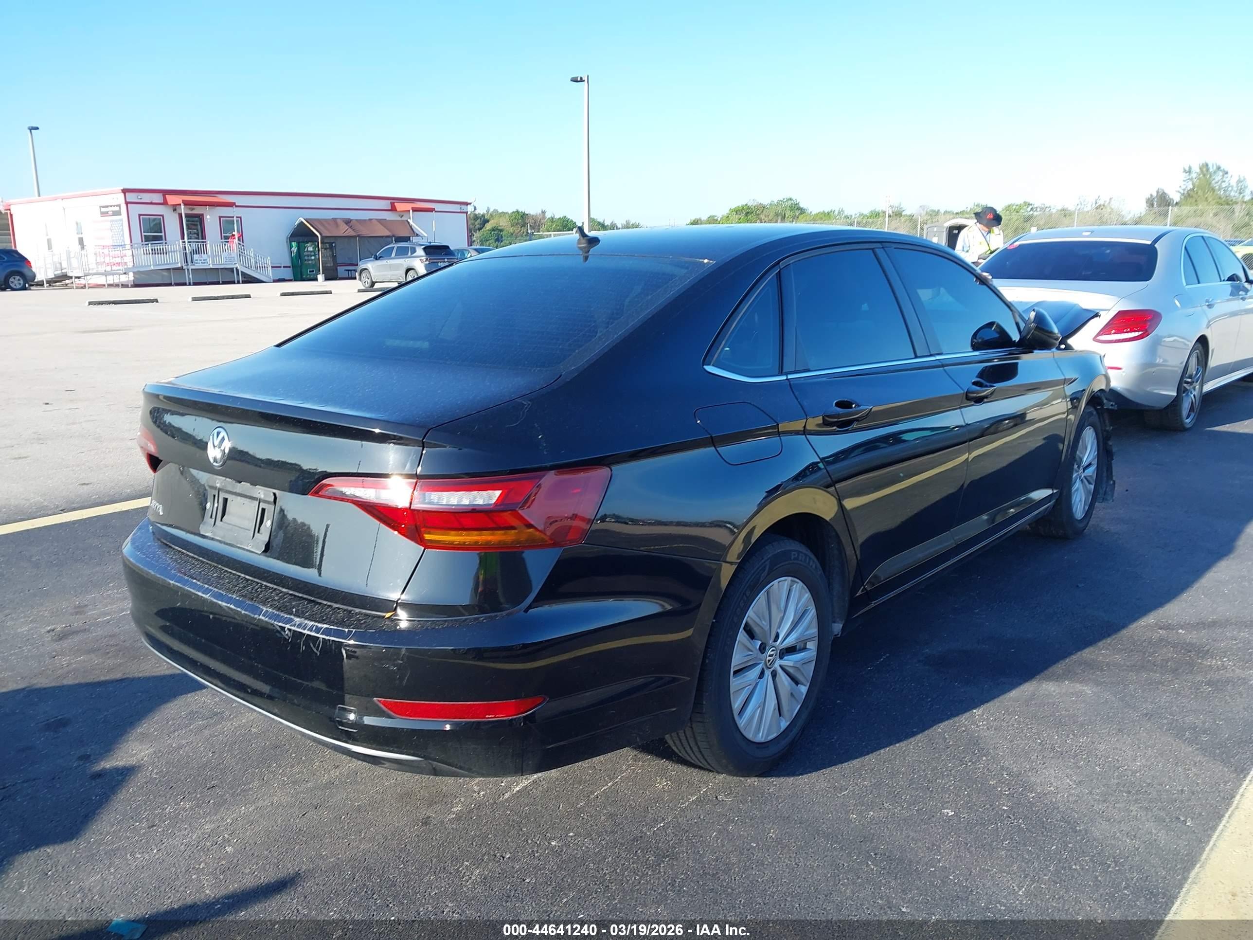 VOLKSWAGEN JETTA image 4