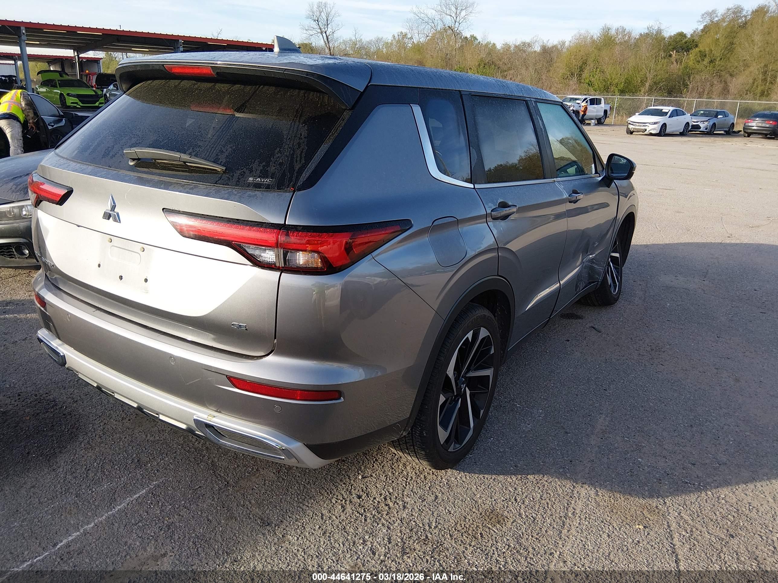 MITSUBISHI OUTLANDER image 4