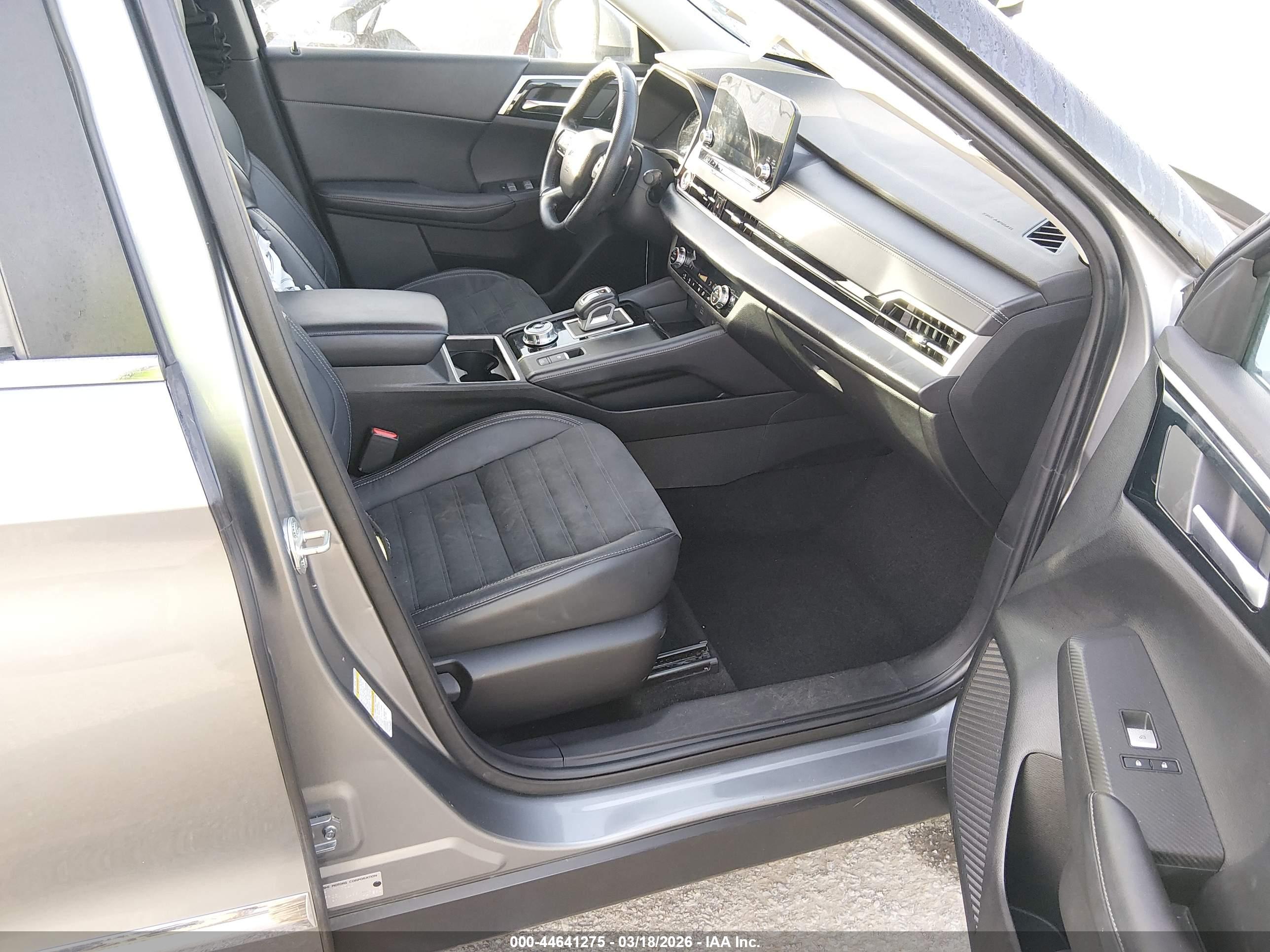 MITSUBISHI OUTLANDER image 5