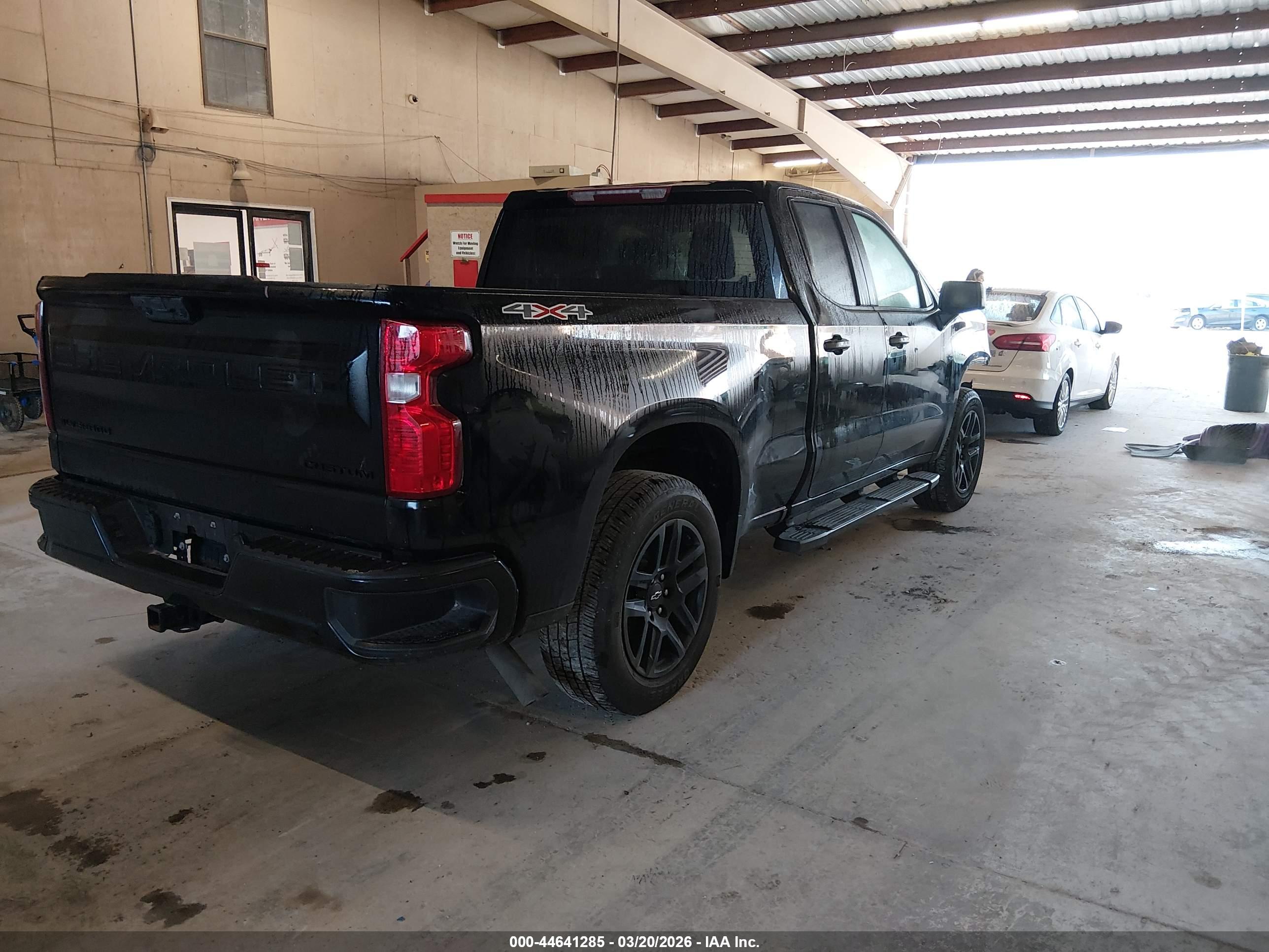 CHEVROLET SILVERADO image 4