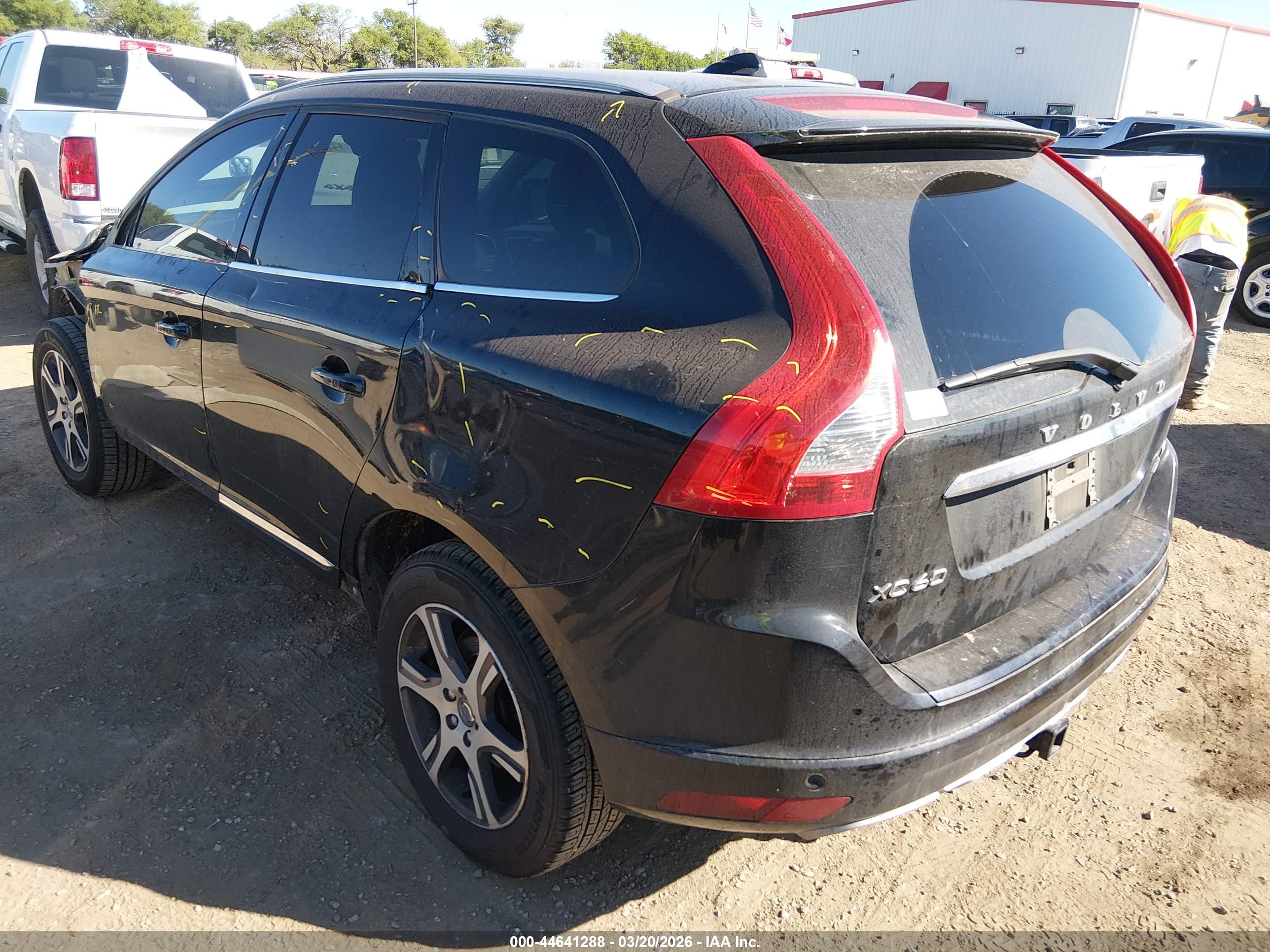 VOLVO XC60 image 3