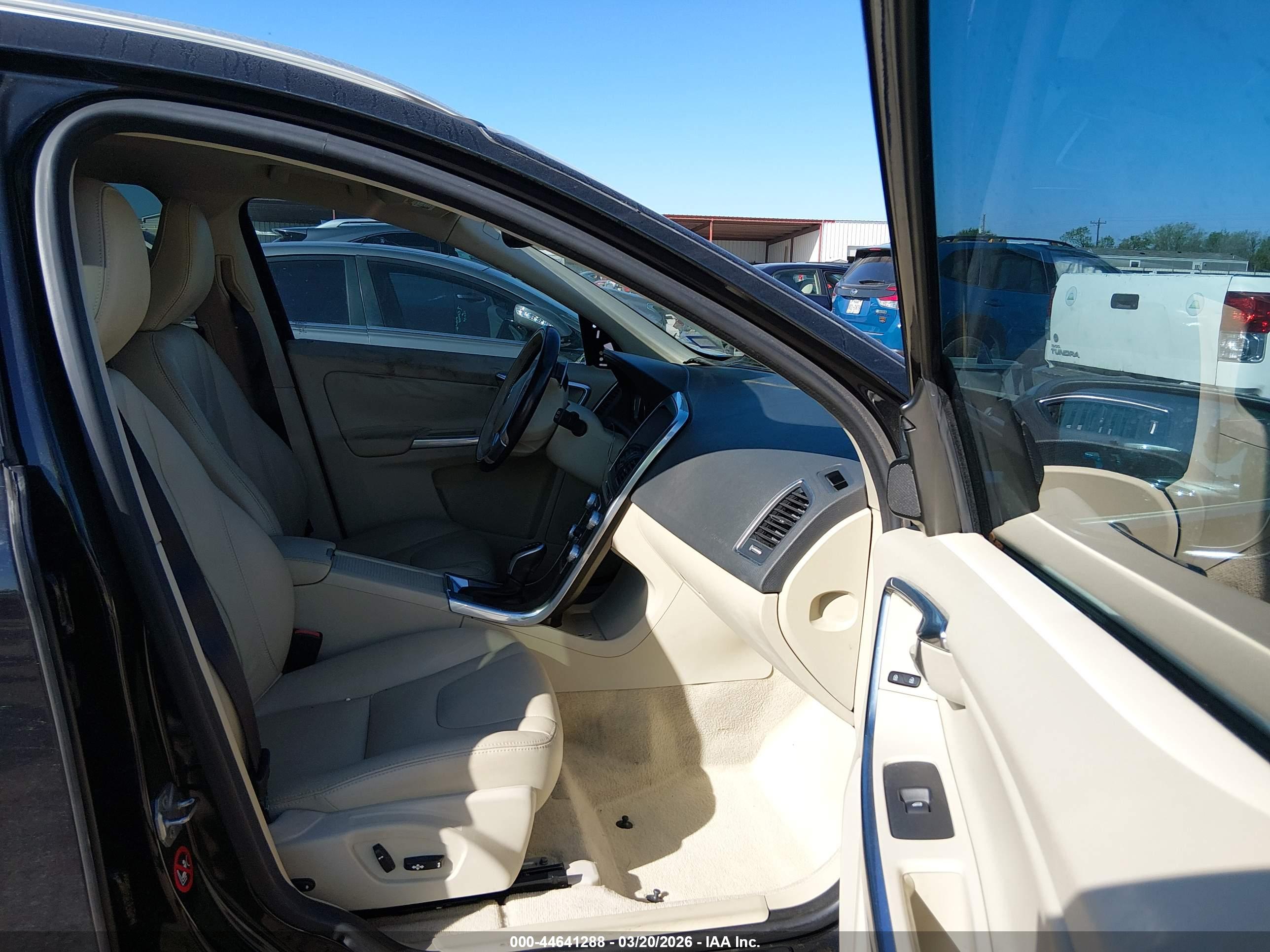 VOLVO XC60 image 5