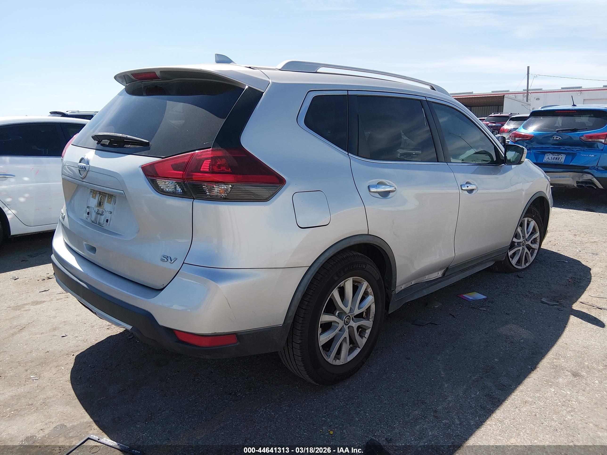 NISSAN ROGUE image 4