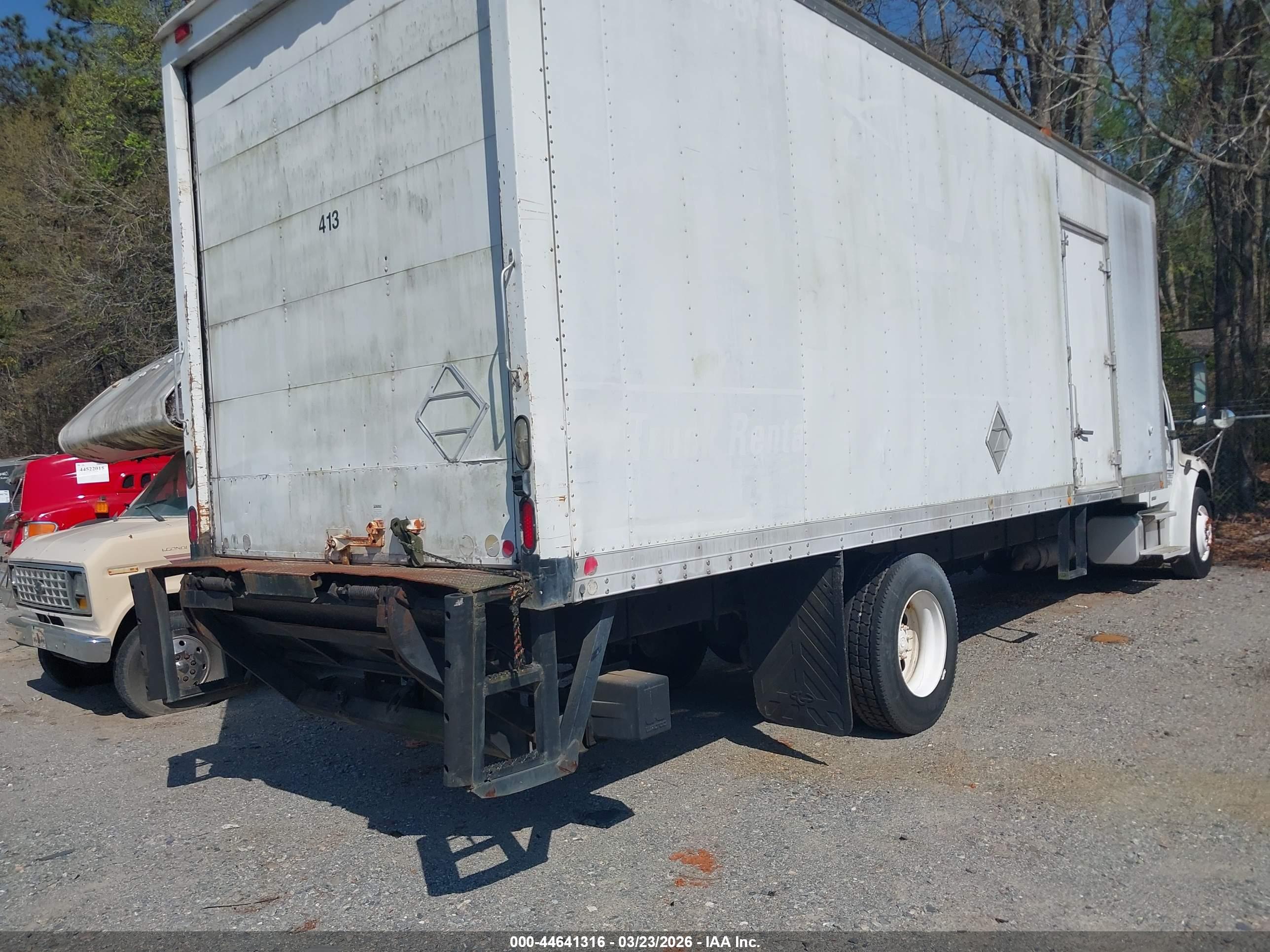 FREIGHTLINER M2 image 4