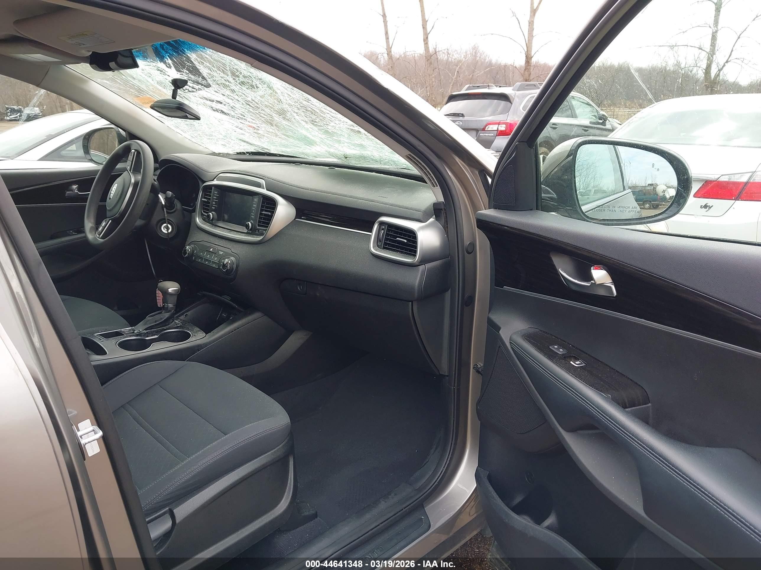 KIA SORENTO image 5