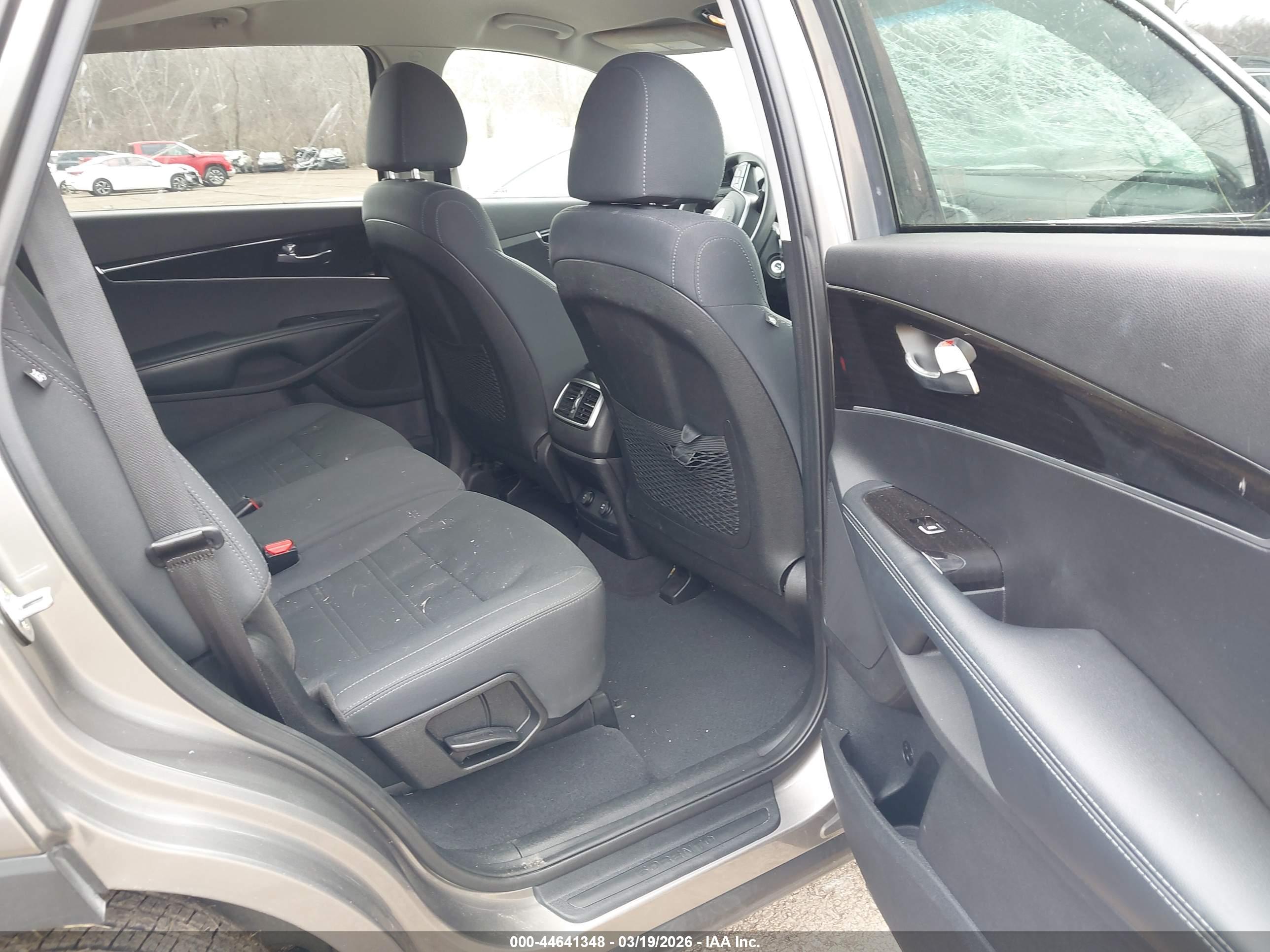 KIA SORENTO image 8