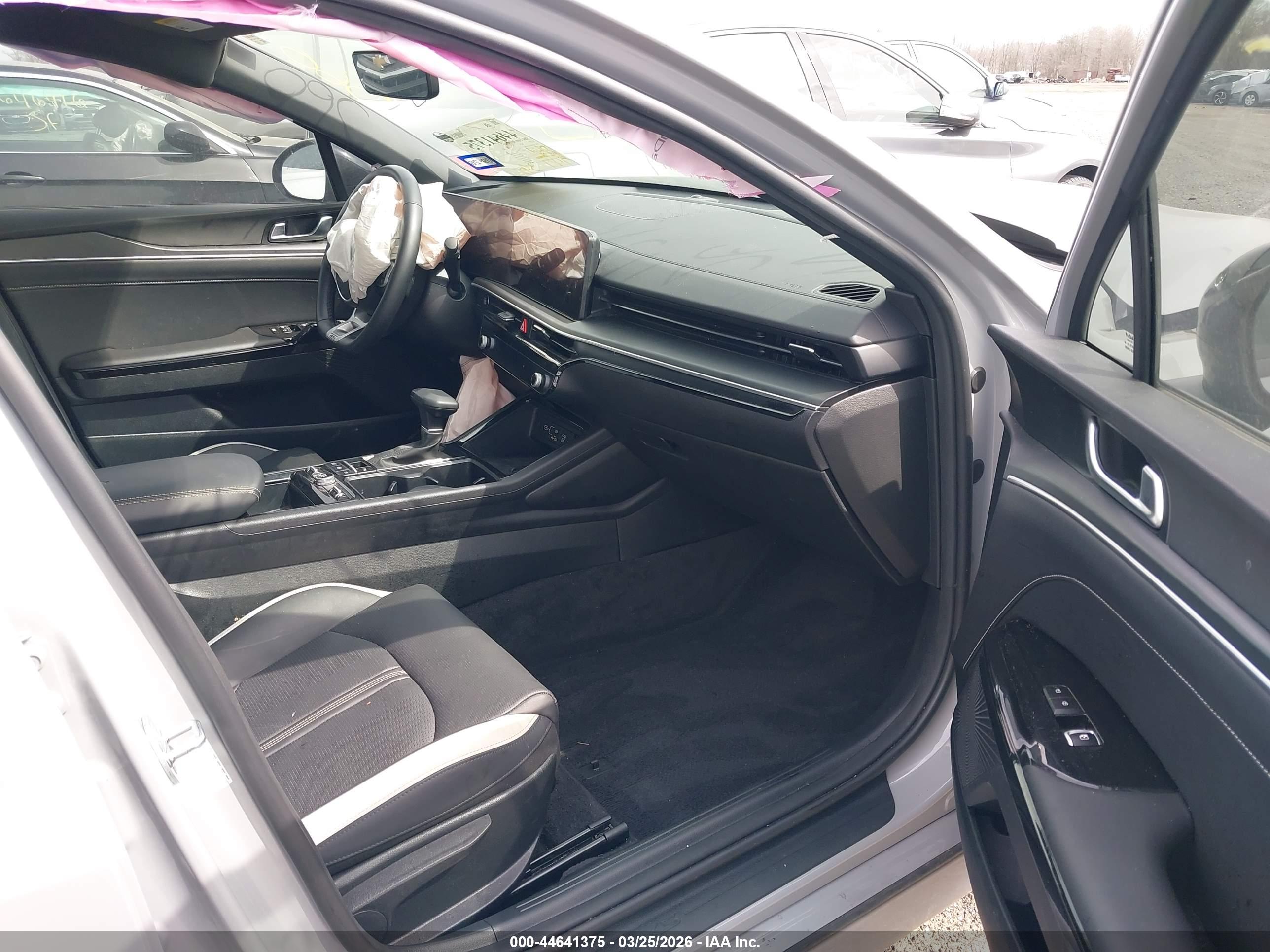 KIA K5 image 5