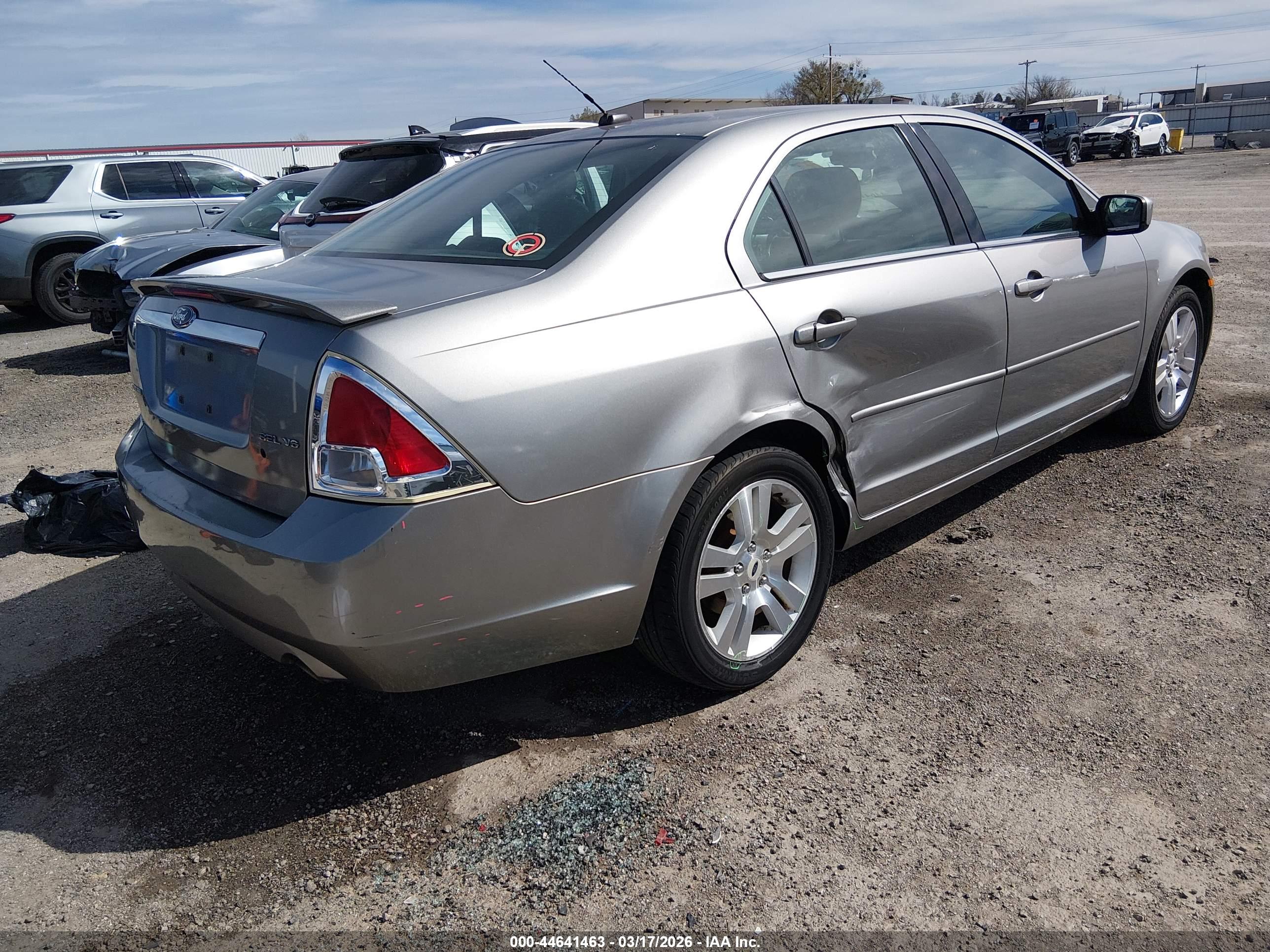 FORD FUSION image 4