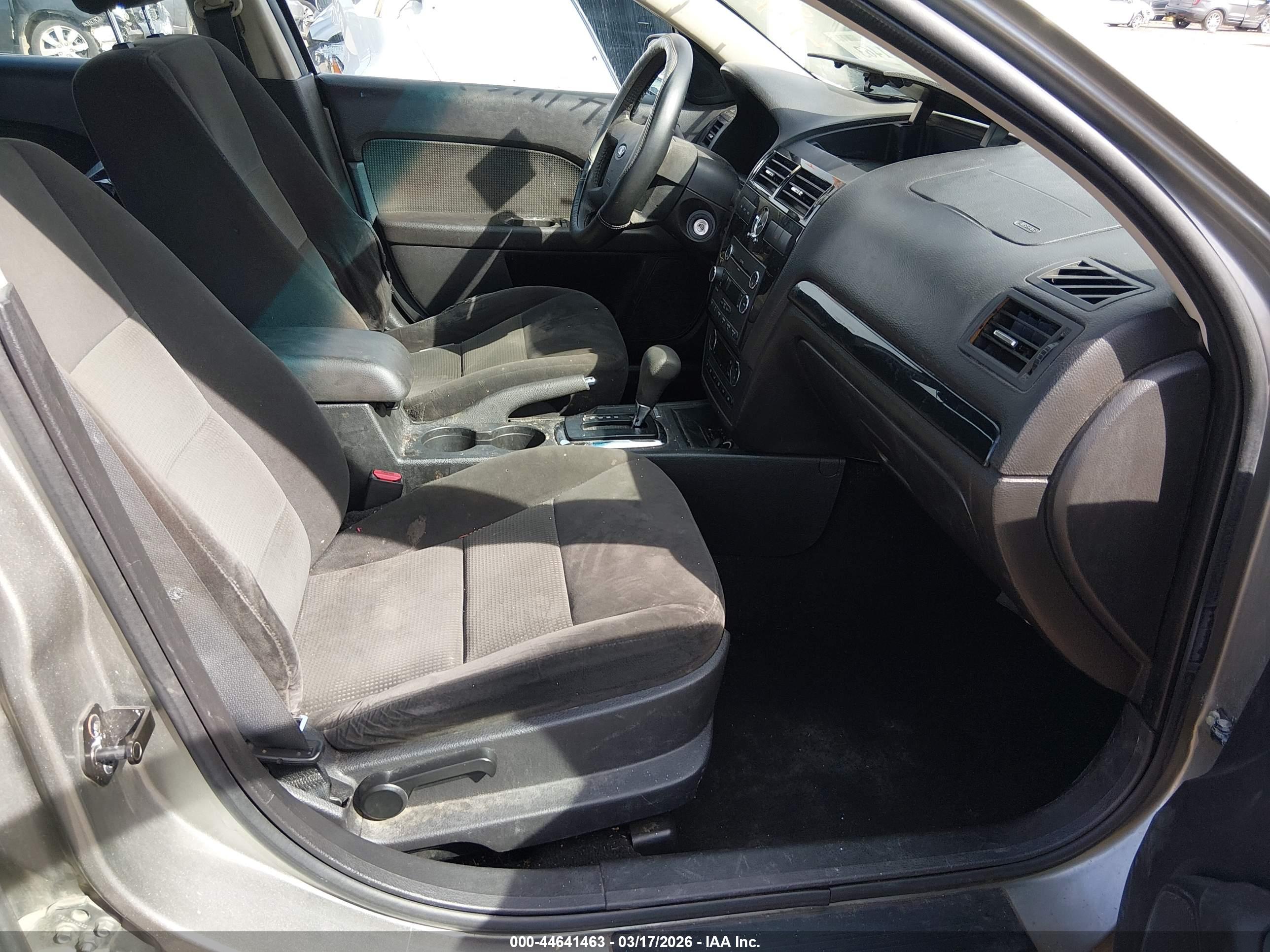 FORD FUSION image 5