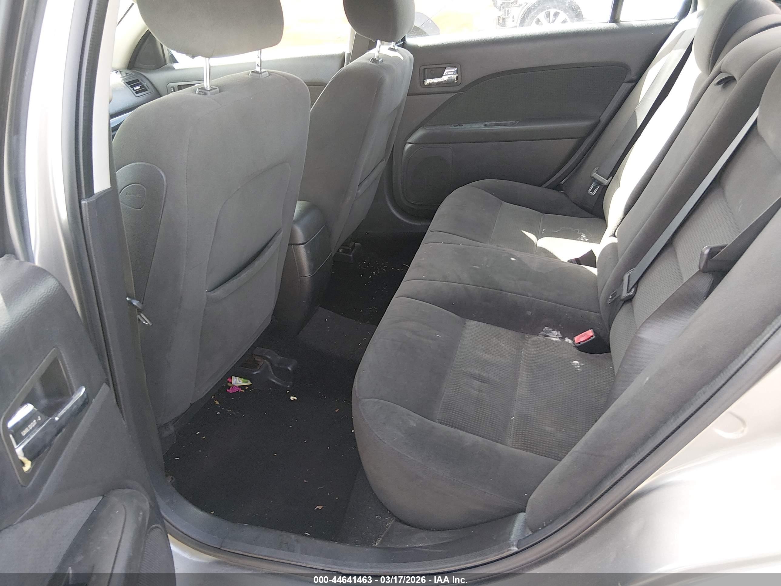 FORD FUSION image 8
