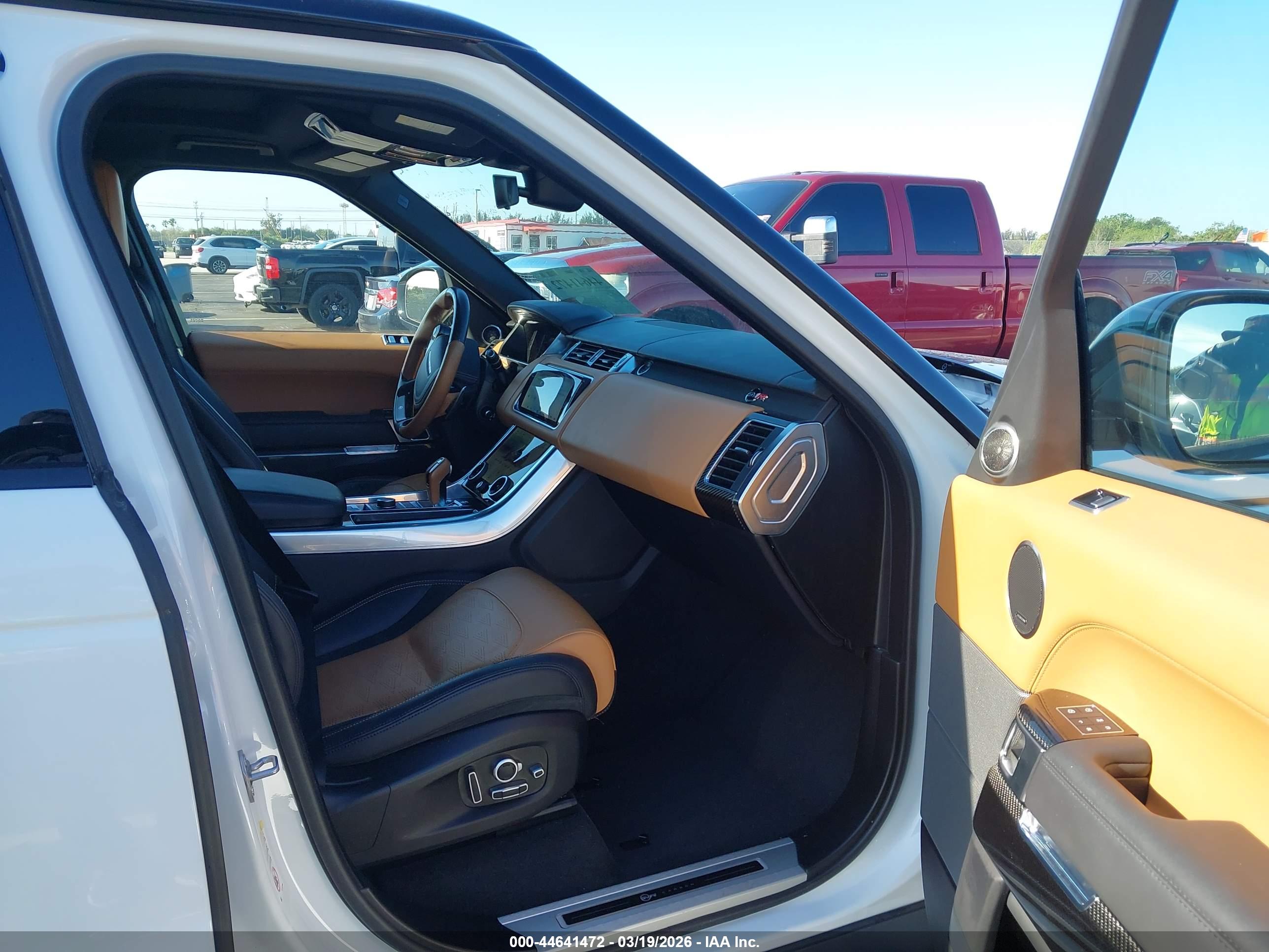 LAND ROVER image 5
