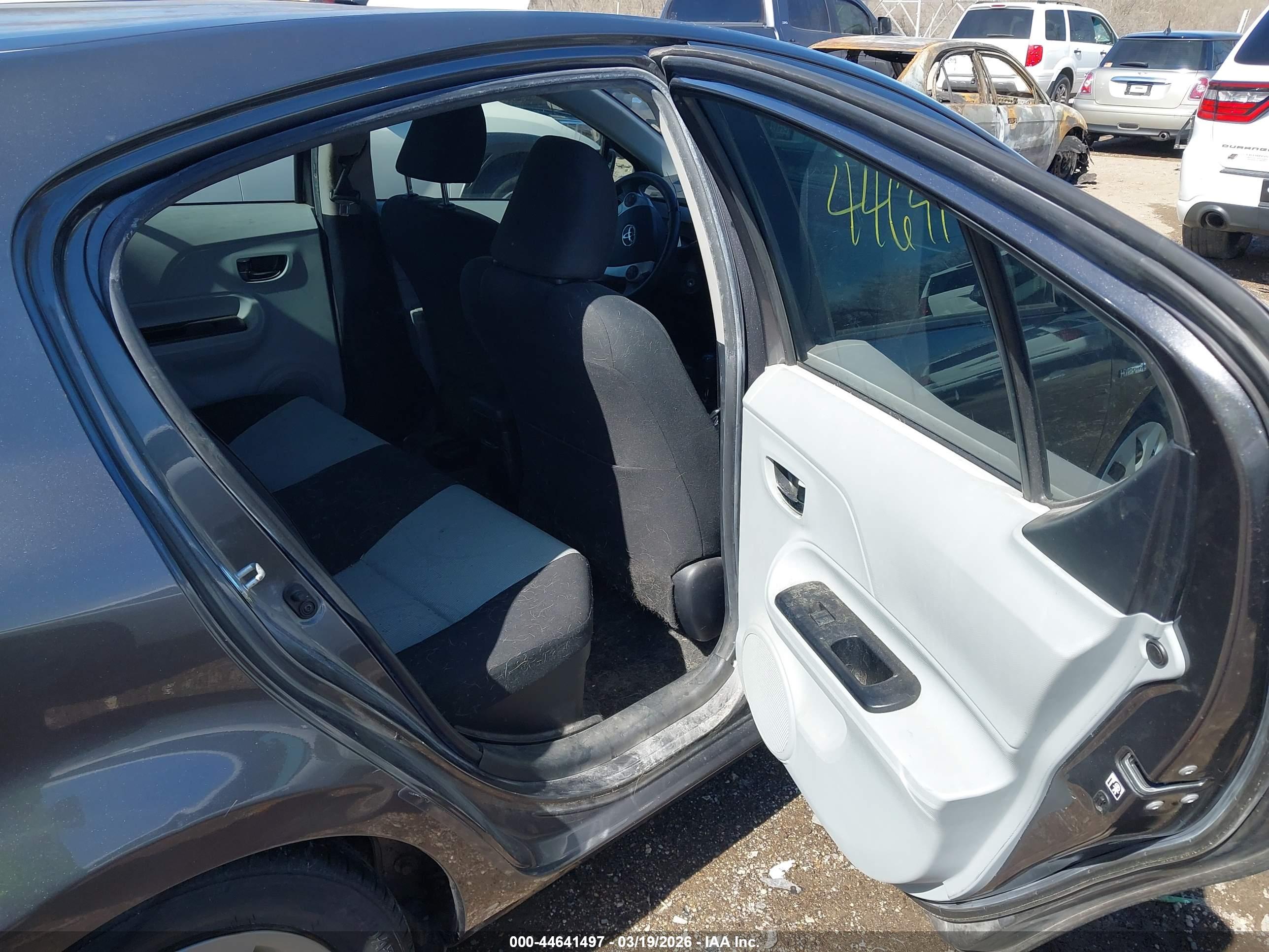 TOYOTA PRIUS image 8