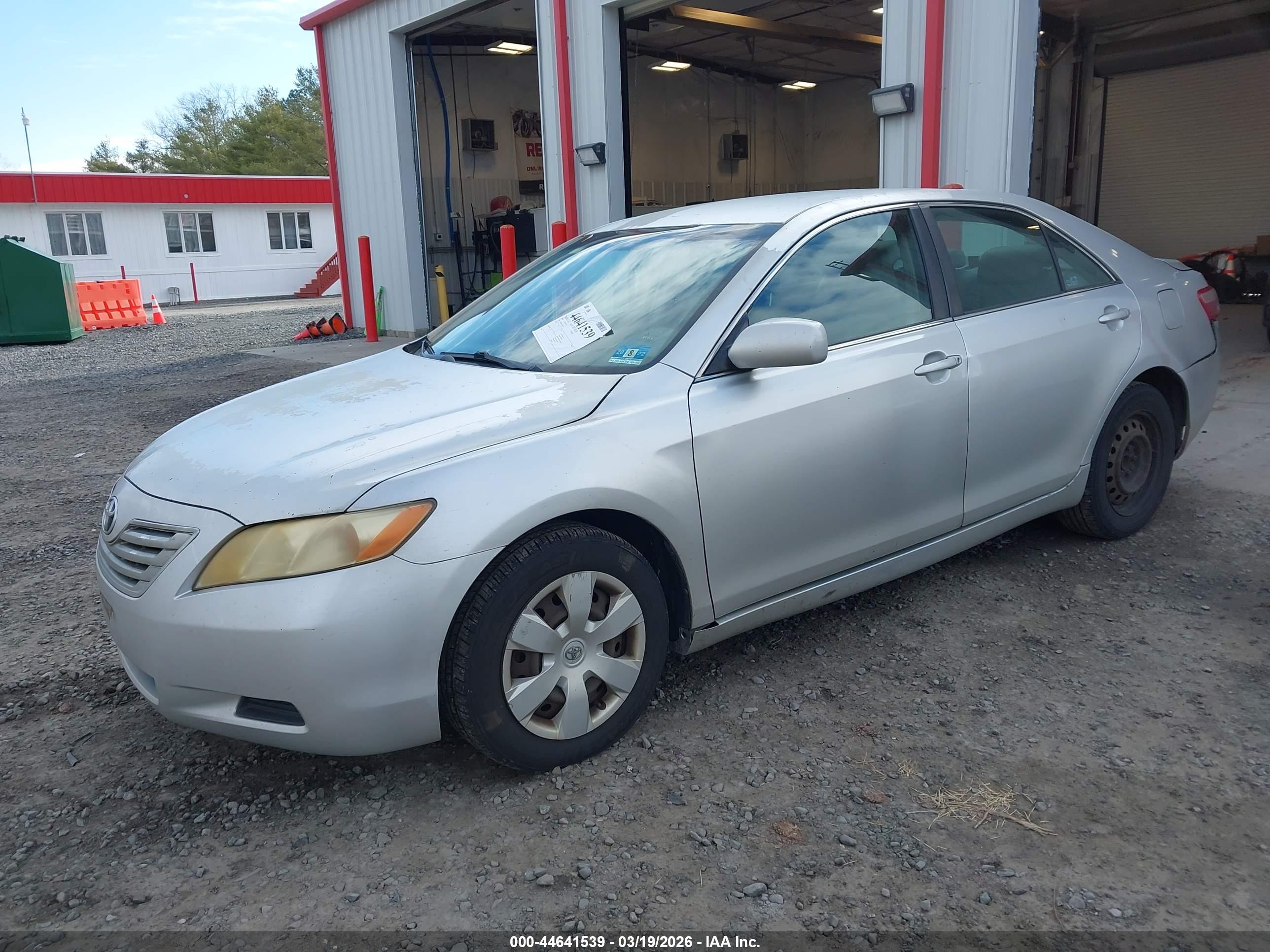TOYOTA CAMRY image 2