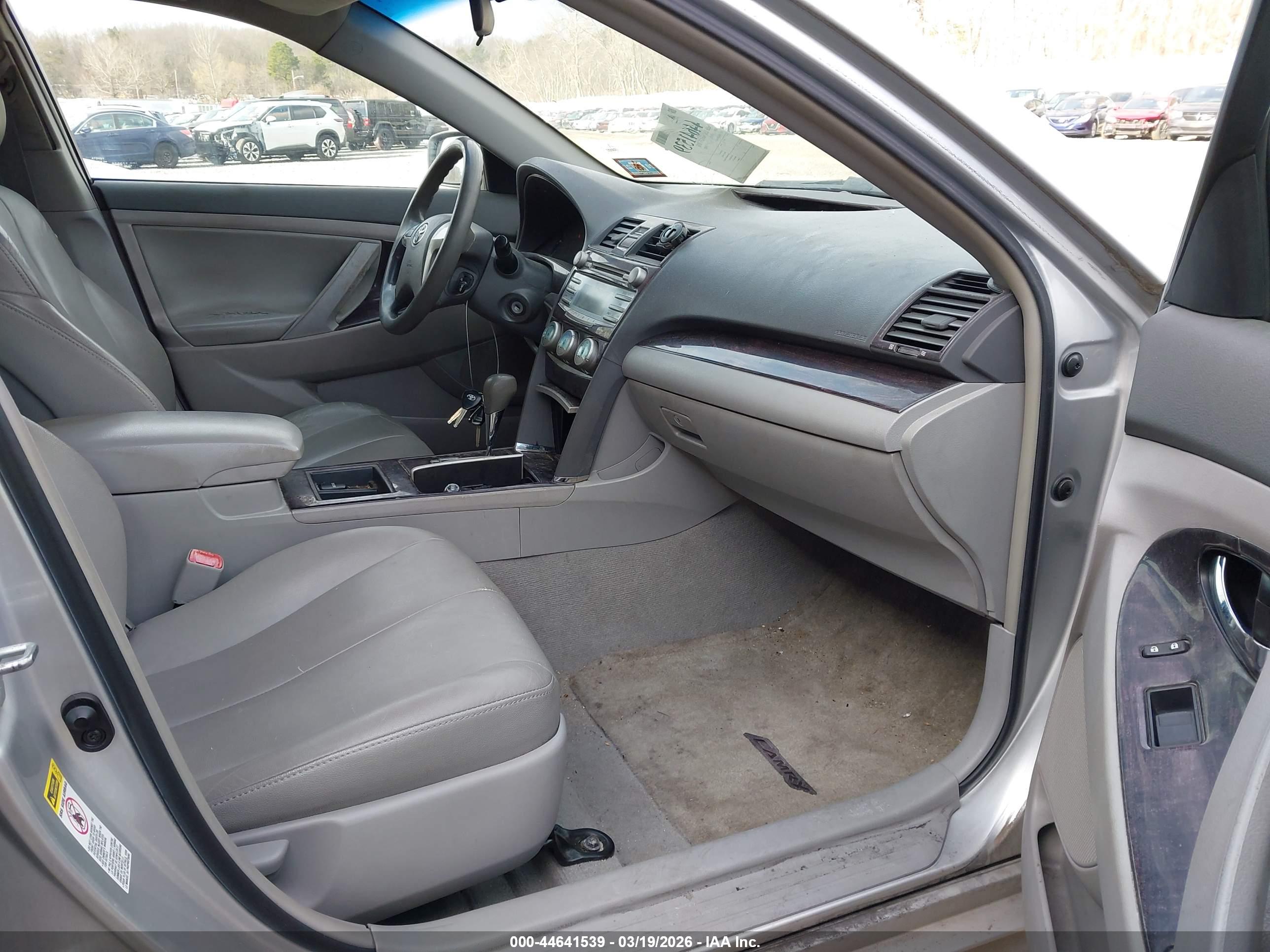 TOYOTA CAMRY image 5