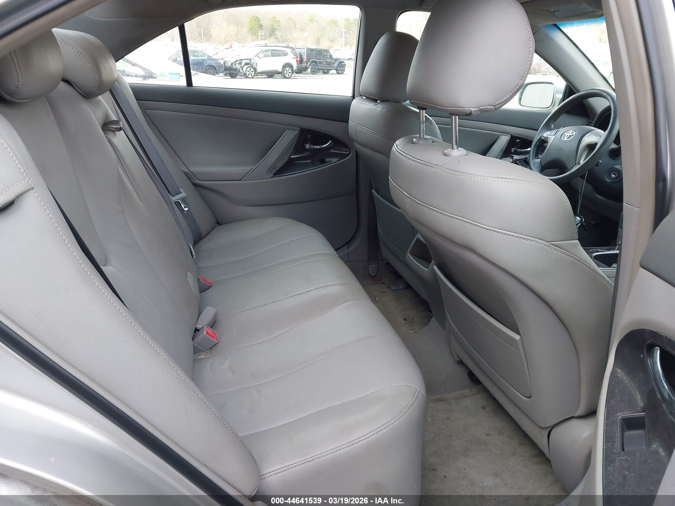 TOYOTA CAMRY image 8