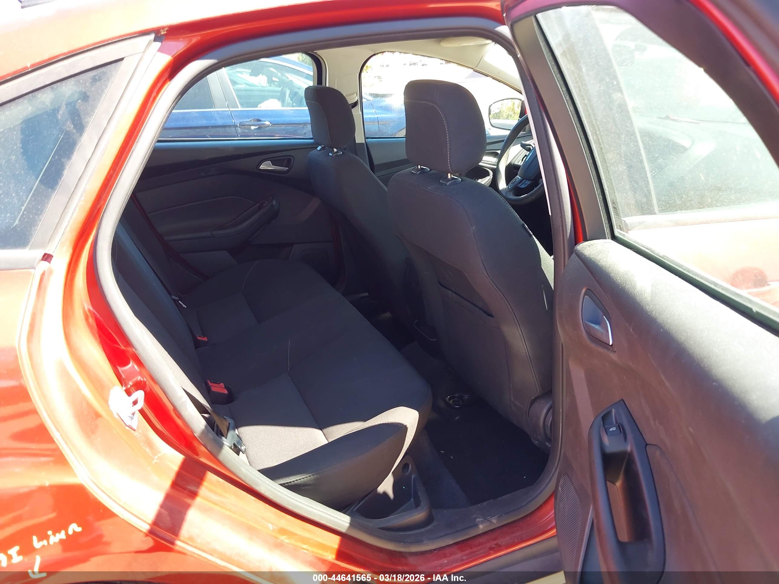 FORD FOCUS image 8