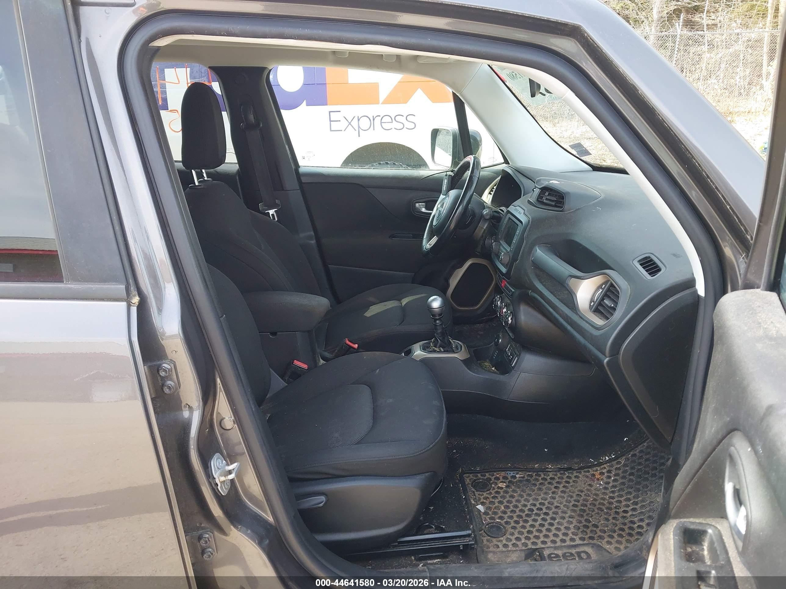 JEEP RENEGADE image 5