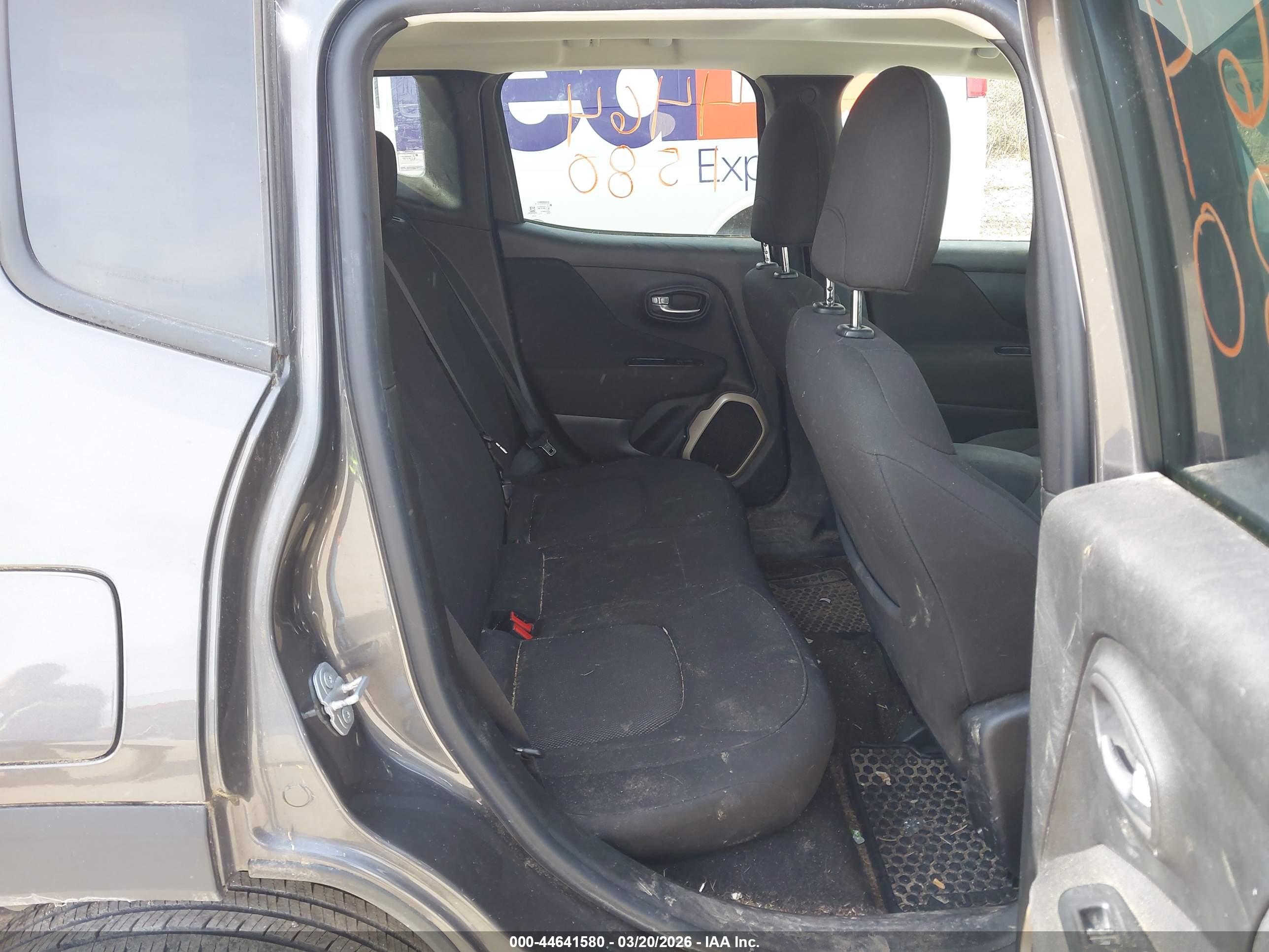 JEEP RENEGADE image 8
