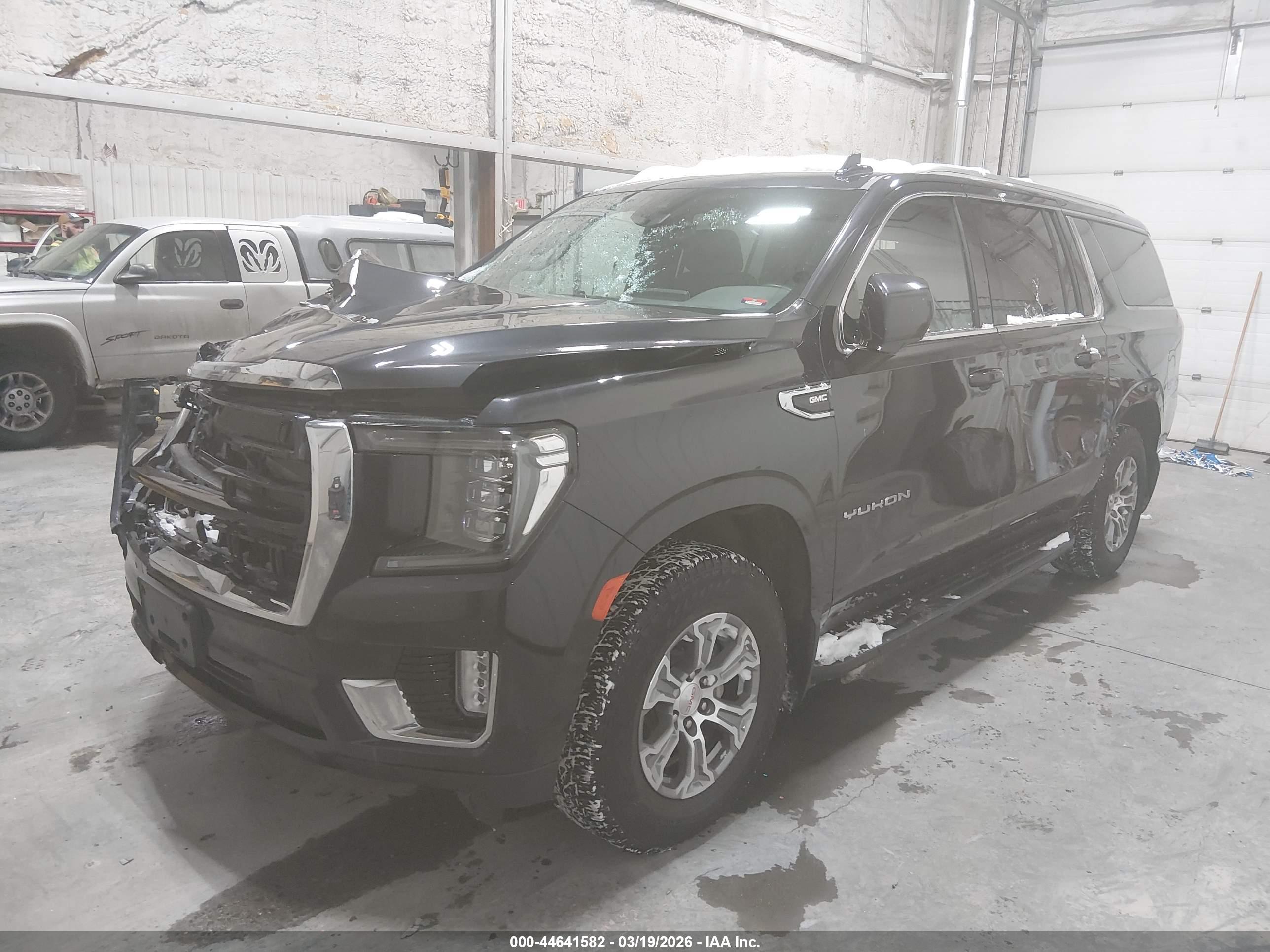 GMC YUKON image 2