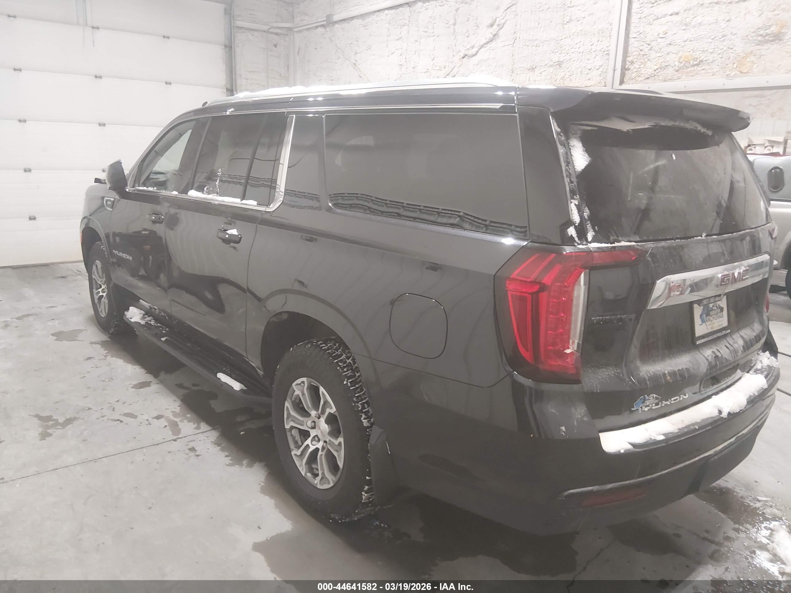 GMC YUKON image 3