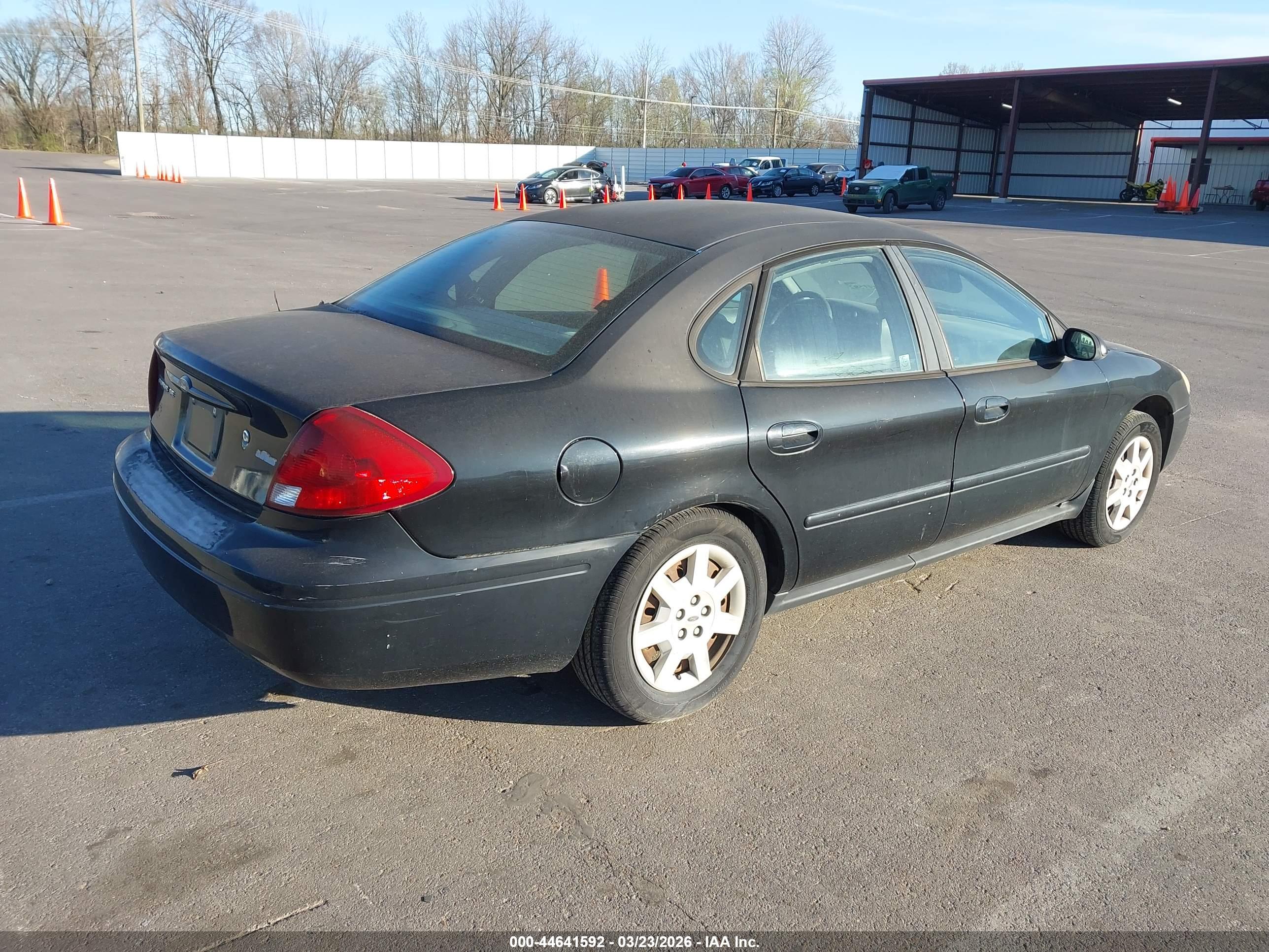FORD TAURUS image 4